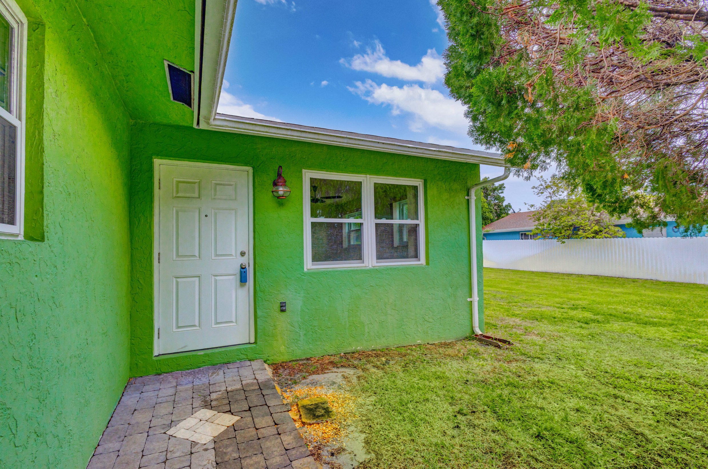 1410 Richard Ln, Lake Worth, FL 33460