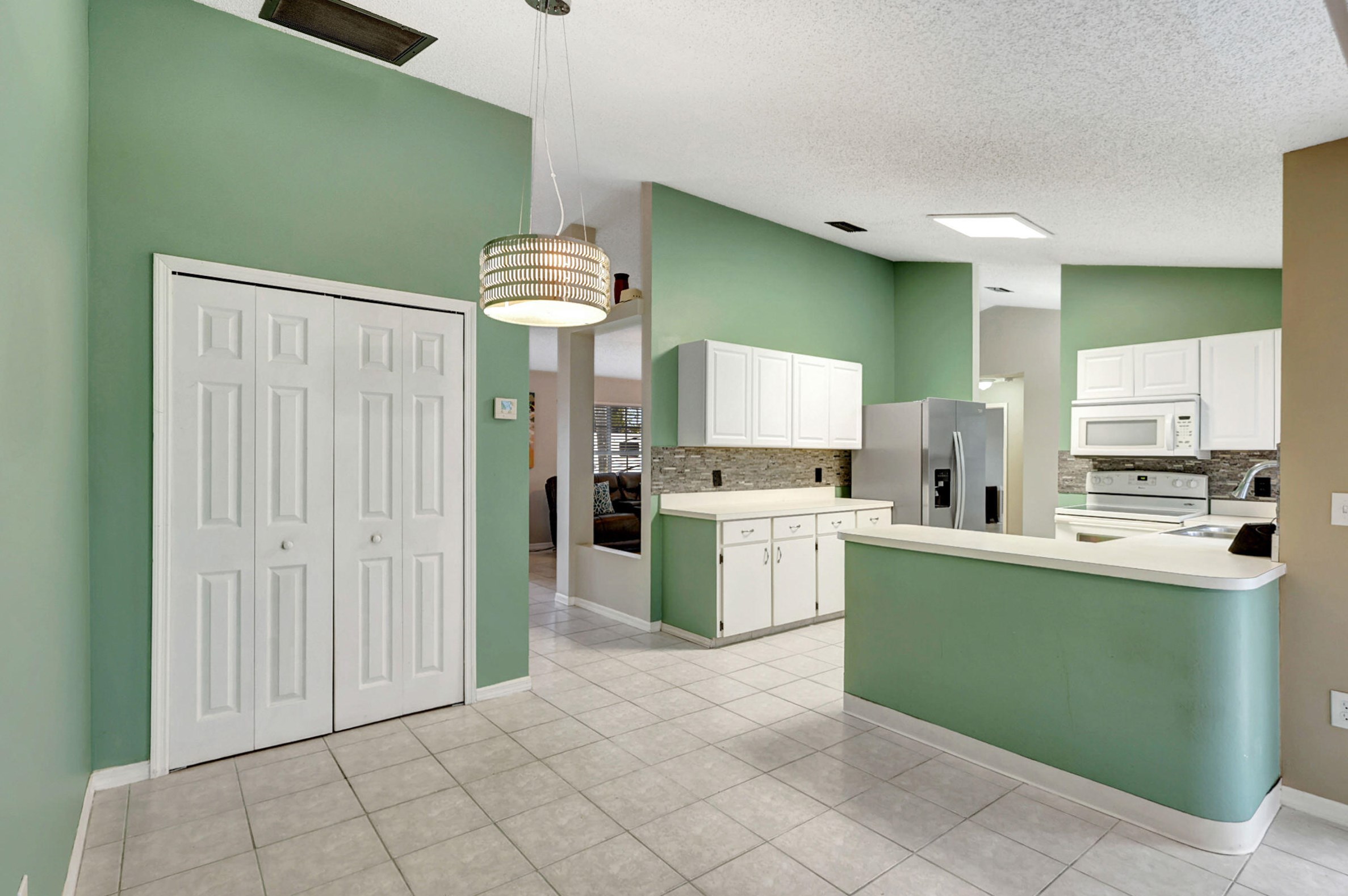 2737 Caladium Ave, Fort Pierce FL  34952-7218 exterior