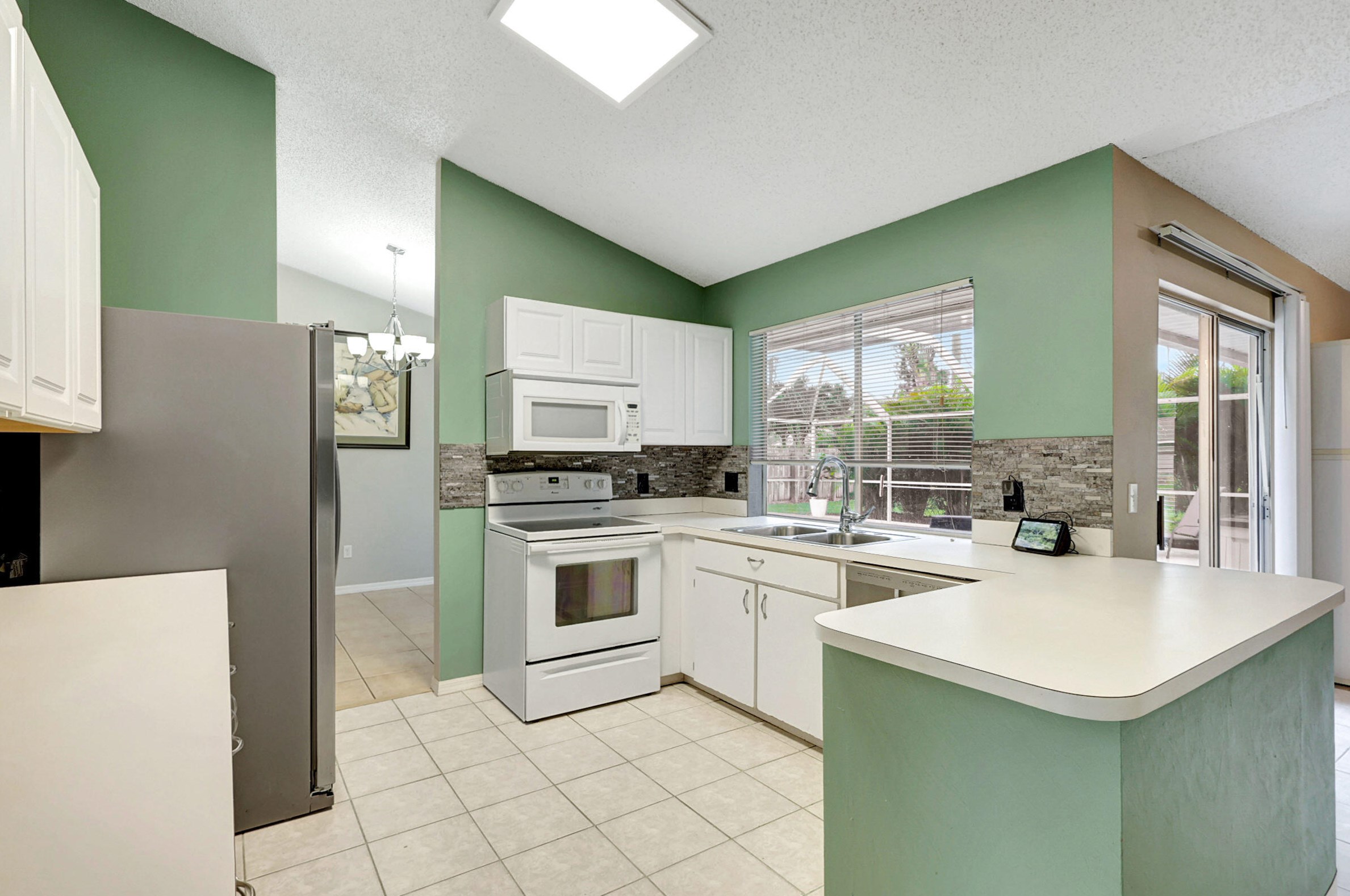 2737 Caladium Ave, Fort Pierce FL  34952-7218 exterior