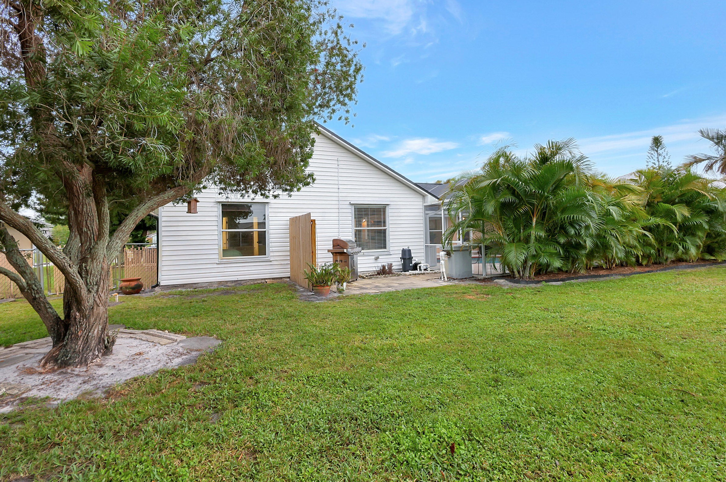 2737 Caladium Ave, Fort Pierce FL  34952-7218 exterior