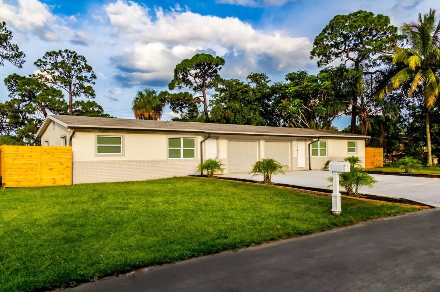 2312 Pinecrest Ct, West Palm Beach, FL 33415-7222