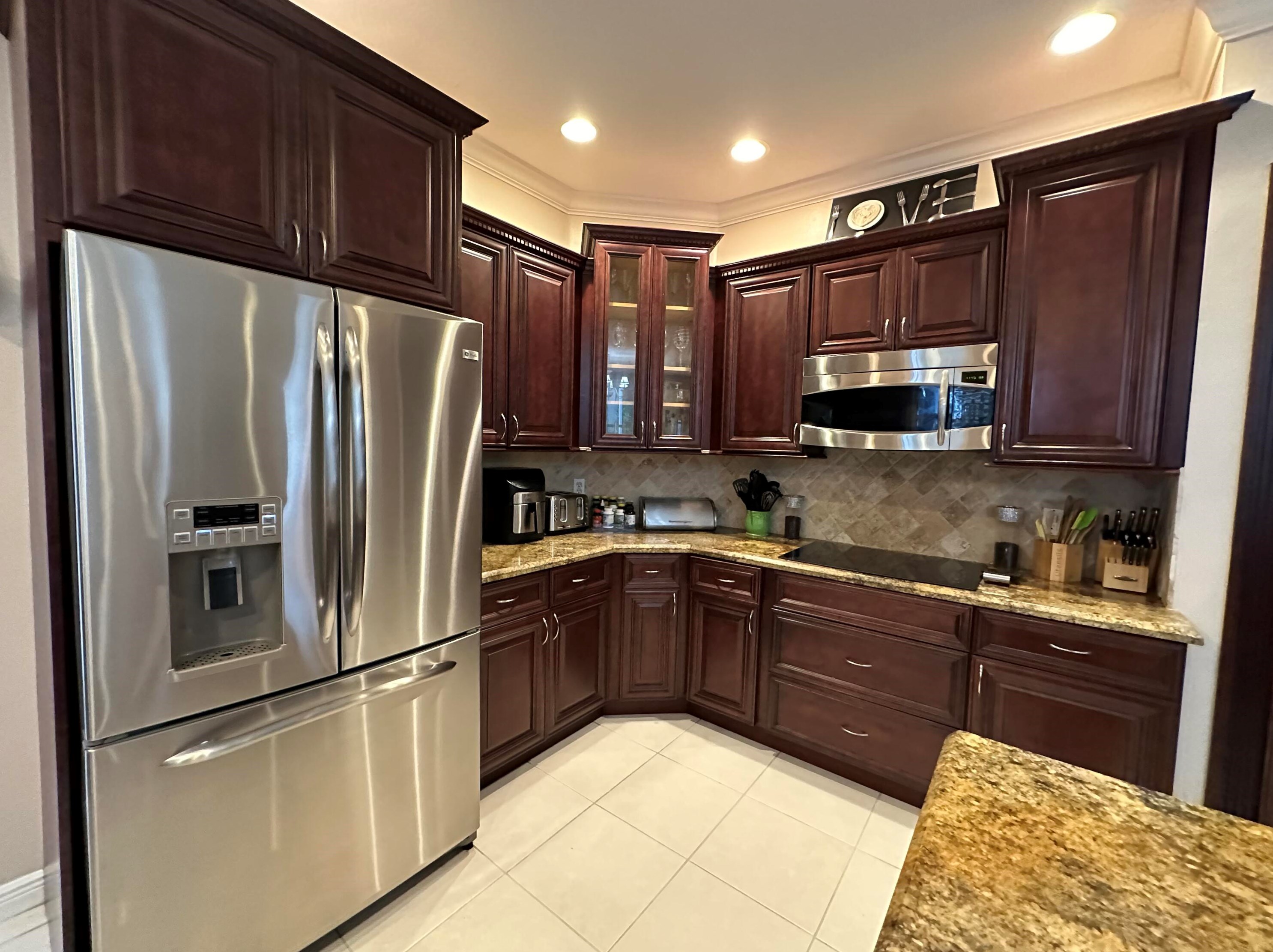 6449 Stonehurst Cir, Lake Worth FL  33467-7373 exterior