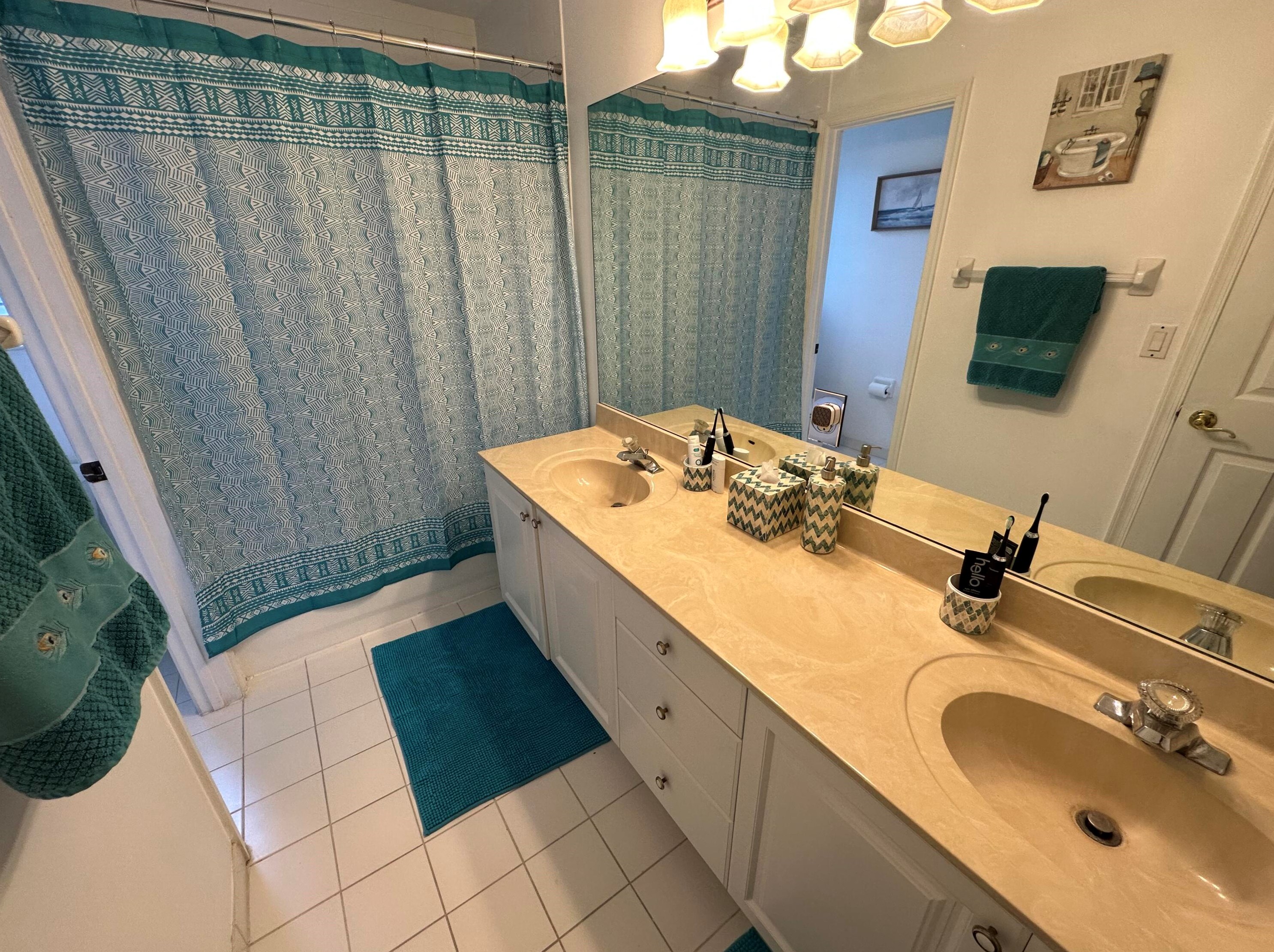 6449 Stonehurst Cir, Lake Worth FL  33467-7373 exterior