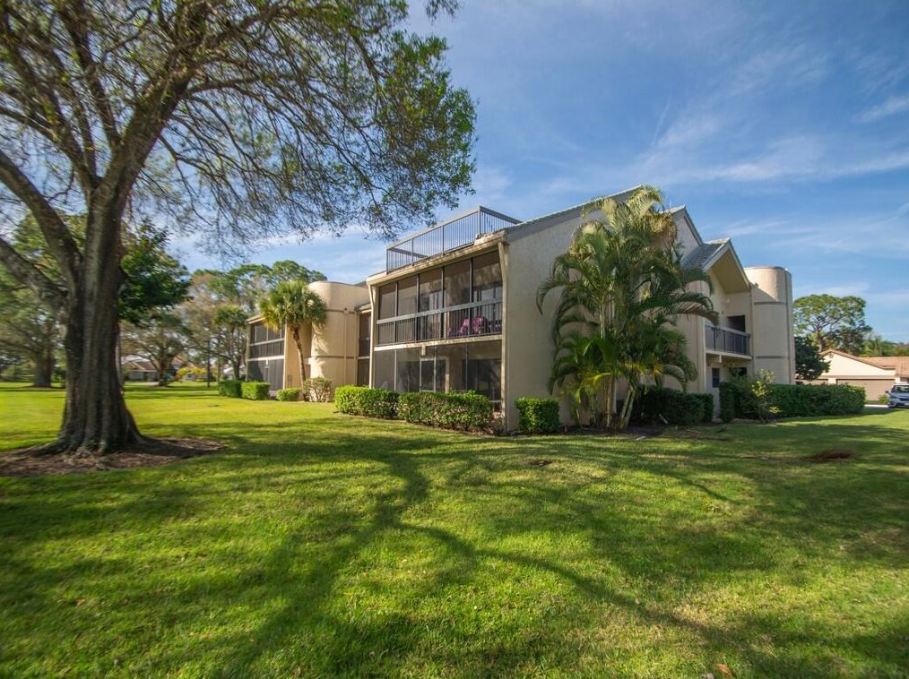 9430 Meadowood Dr, Fort Pierce, FL 34951-2954