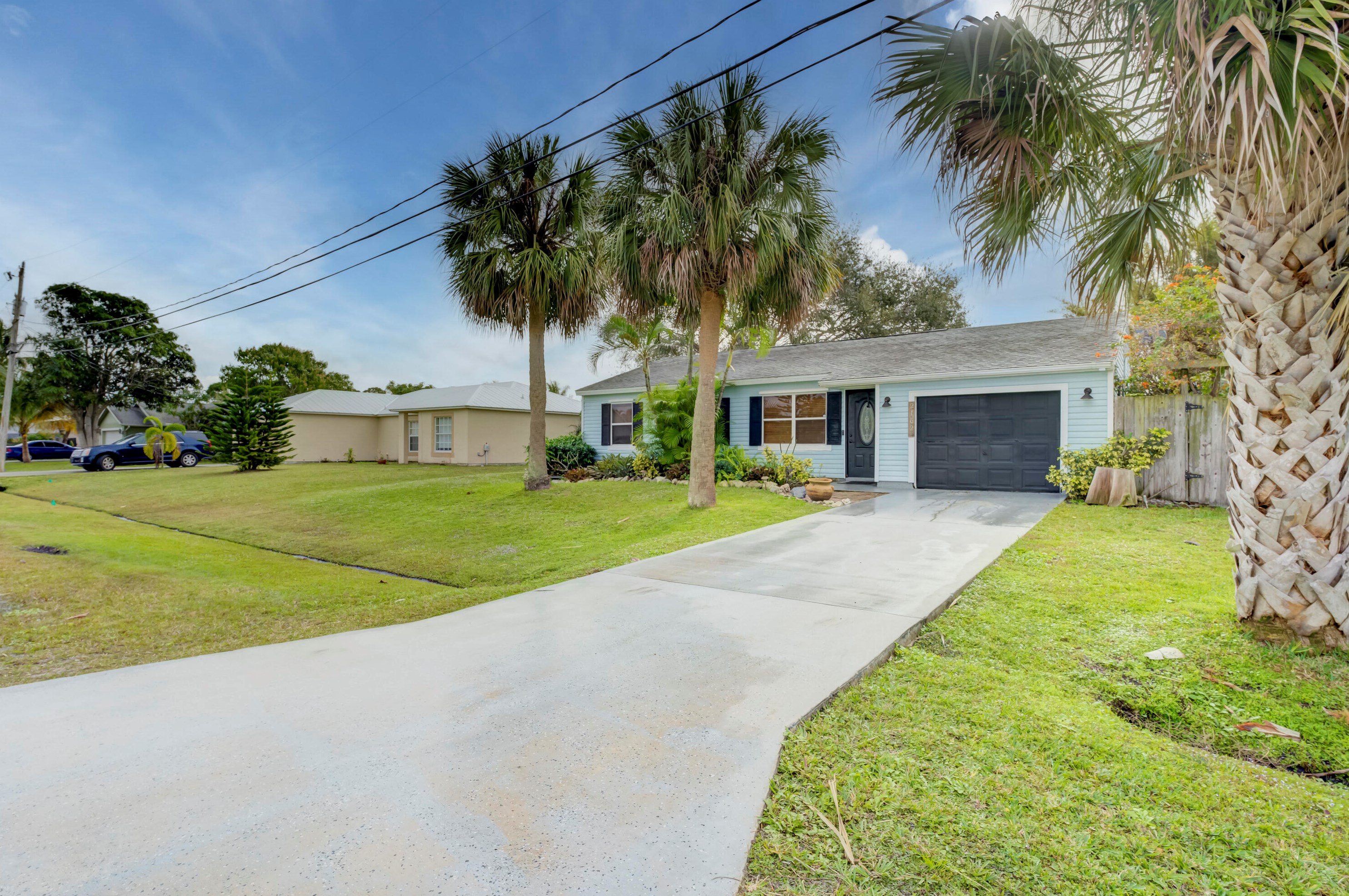 2162 Heathwood Cir, Fort Pierce, FL 34952-6924