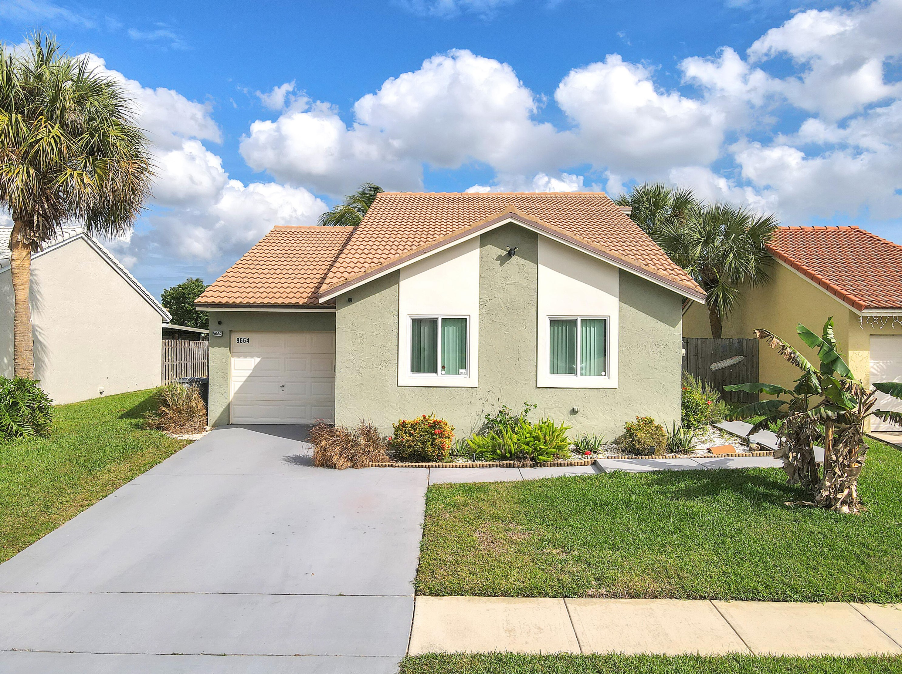 9664 63rd Trl, Boynton Beach, FL 33437-2810