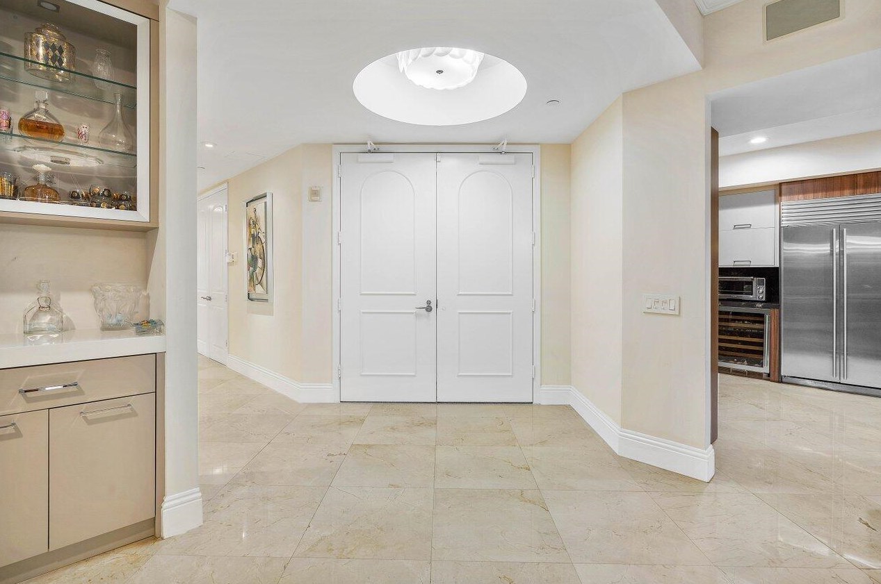 1 N Ocean Blvd #303, Boca Raton, FL 33432