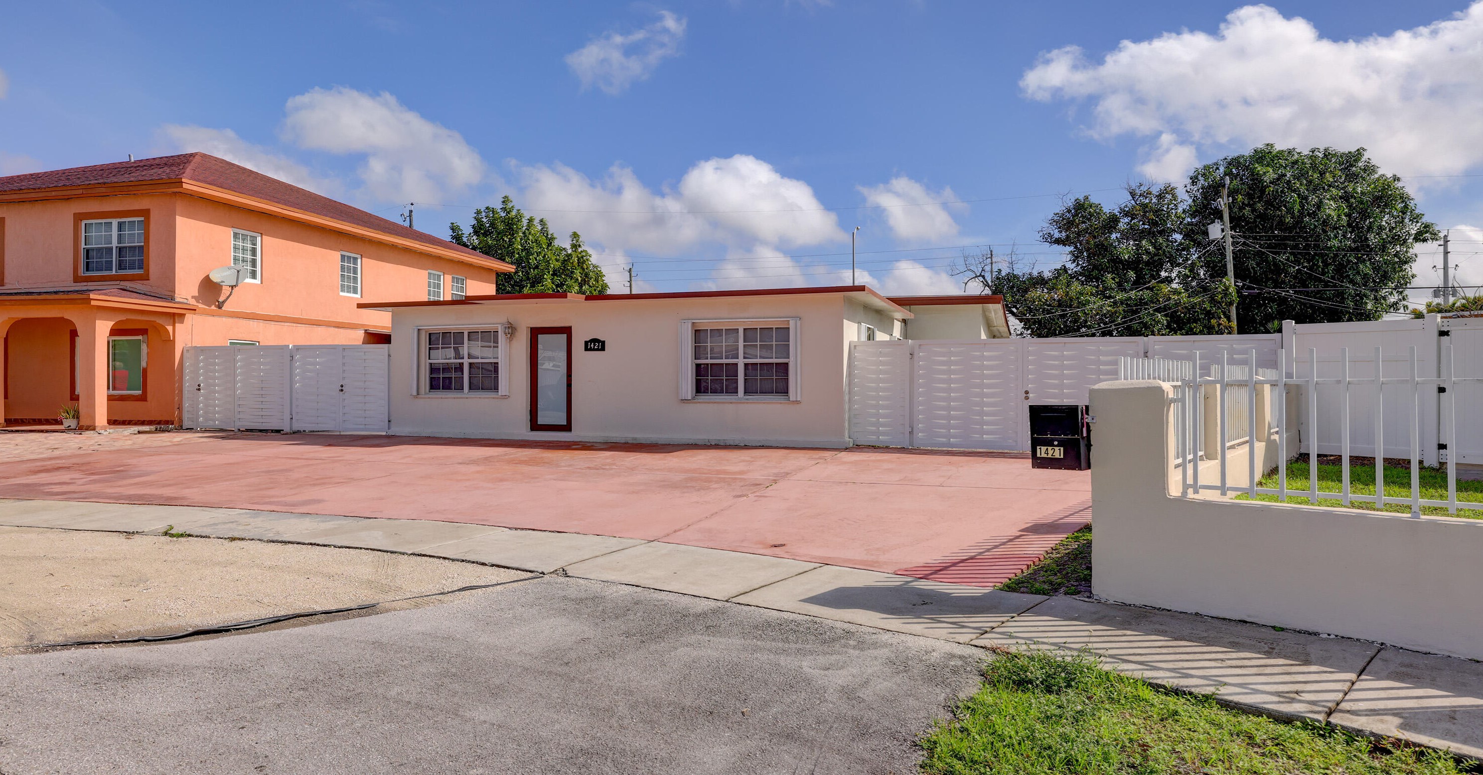 1421 E 9th Ct, Hialeah, FL 33010