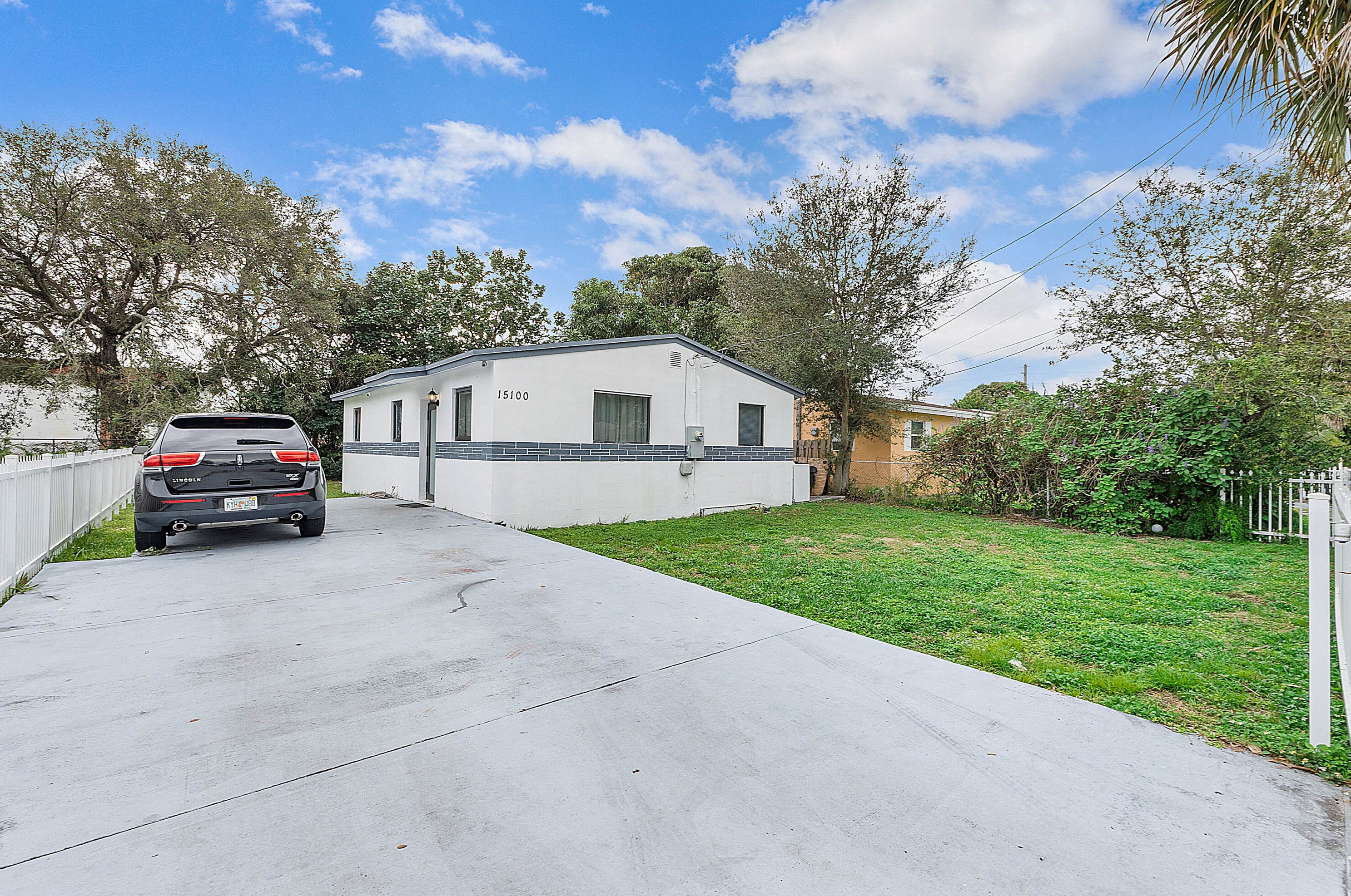 15100 14 Ct, Miami FL  33162-5902 exterior