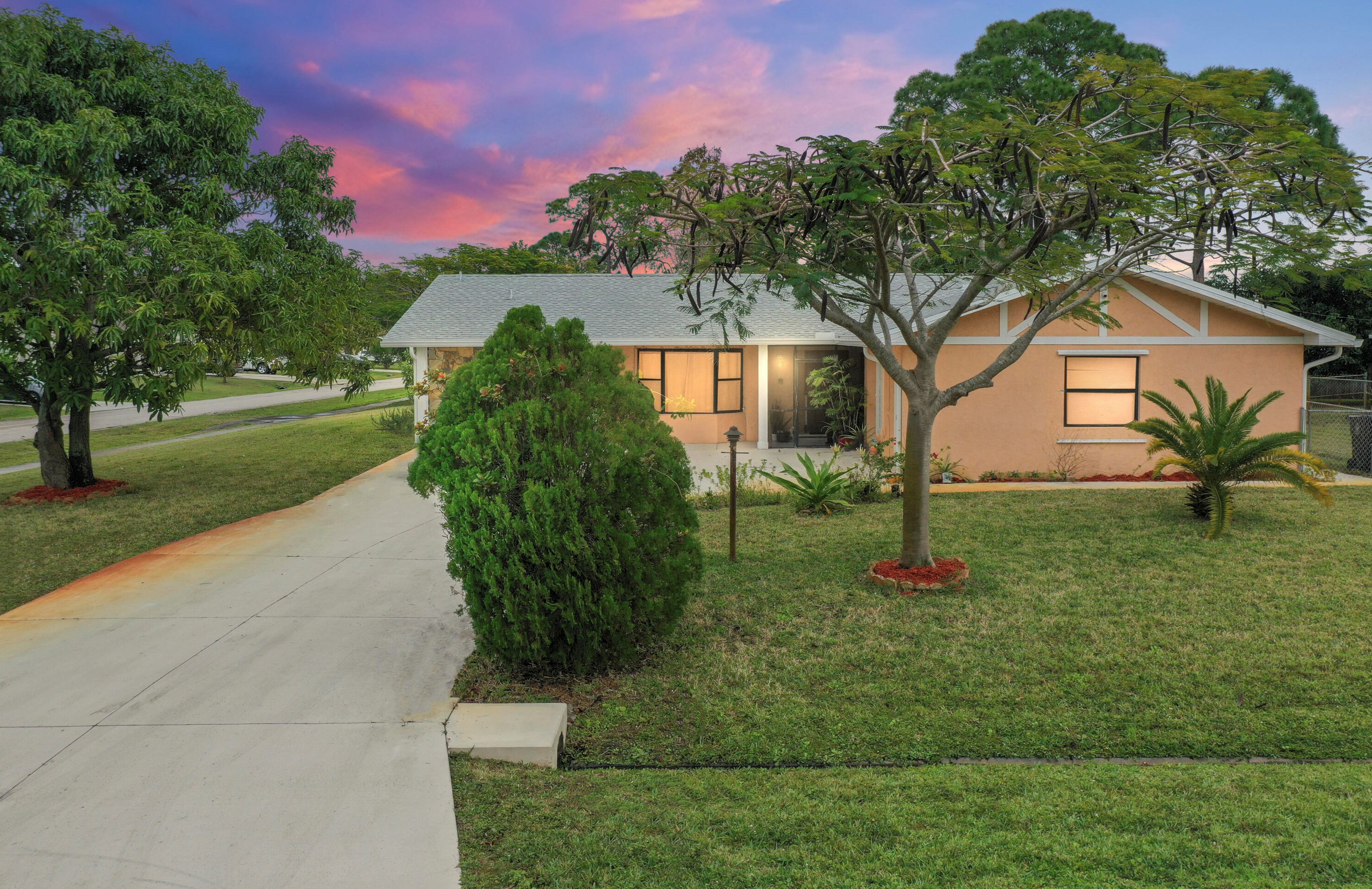 197 Peach St, Fort Pierce, FL 34983-1559