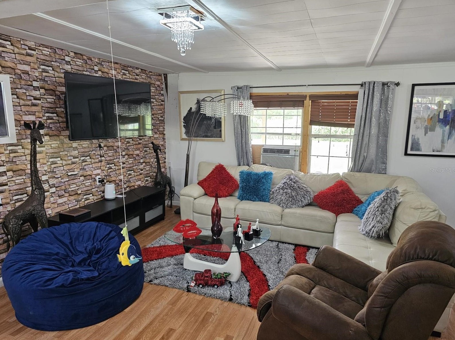 19 River Bend Rd, Lorida, FL 33857-9543