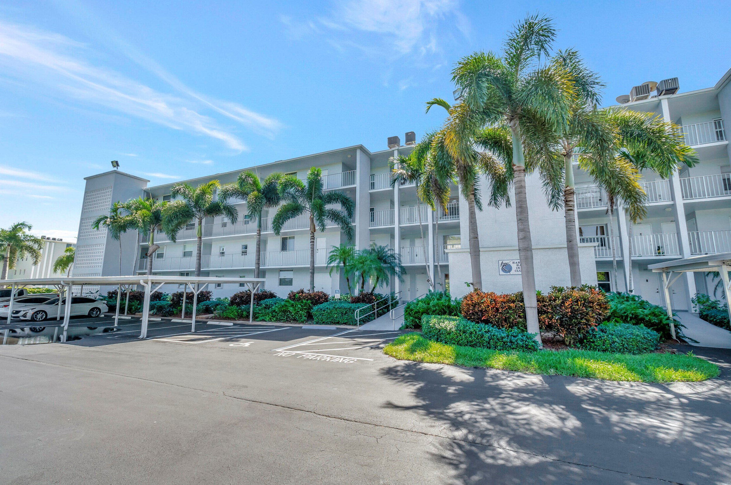 689 6th Ct, Boynton Beach, FL 33435-3936