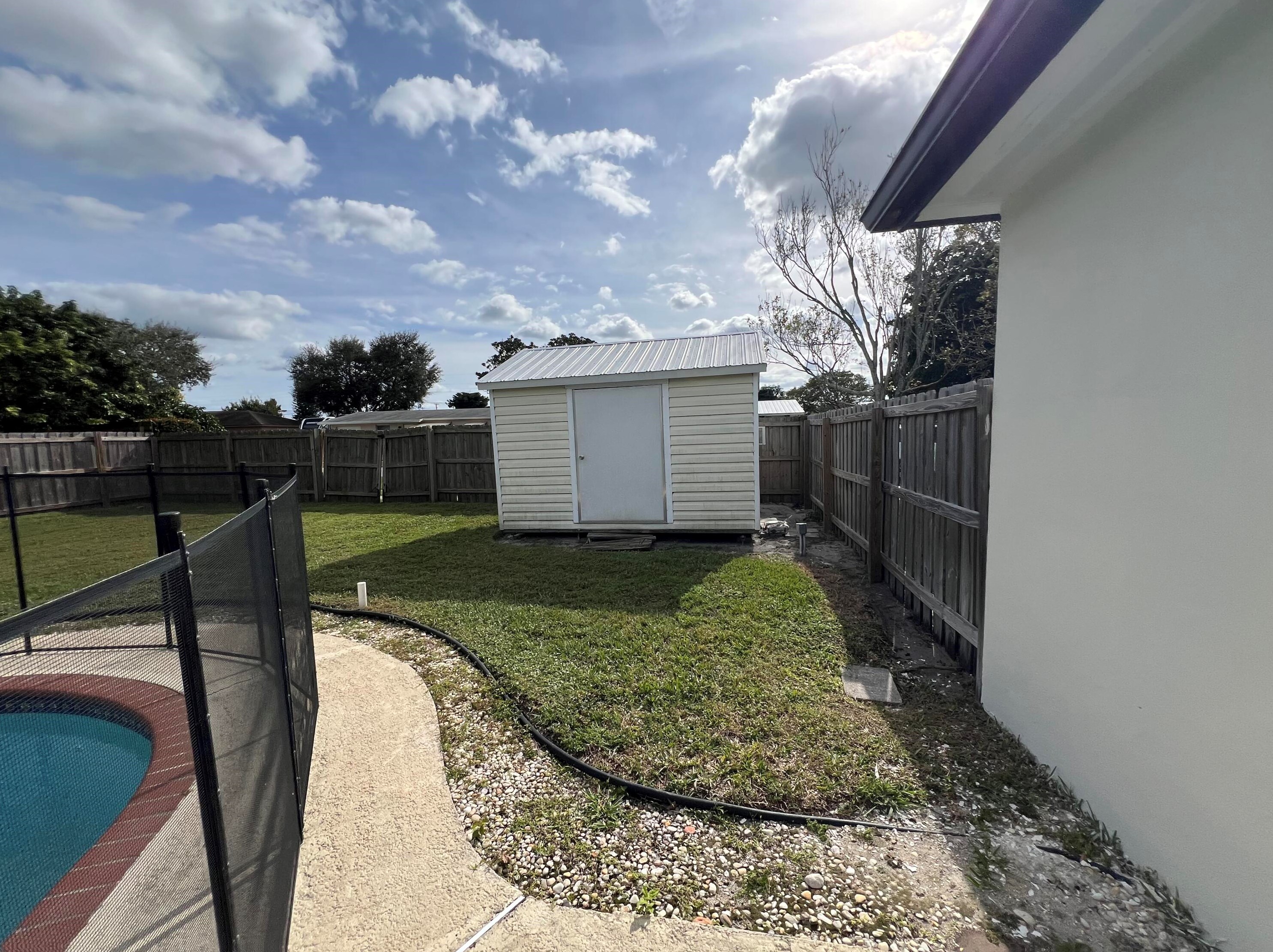 432 Gulfstream Rd, Lake Worth FL 33461-1511 exterior