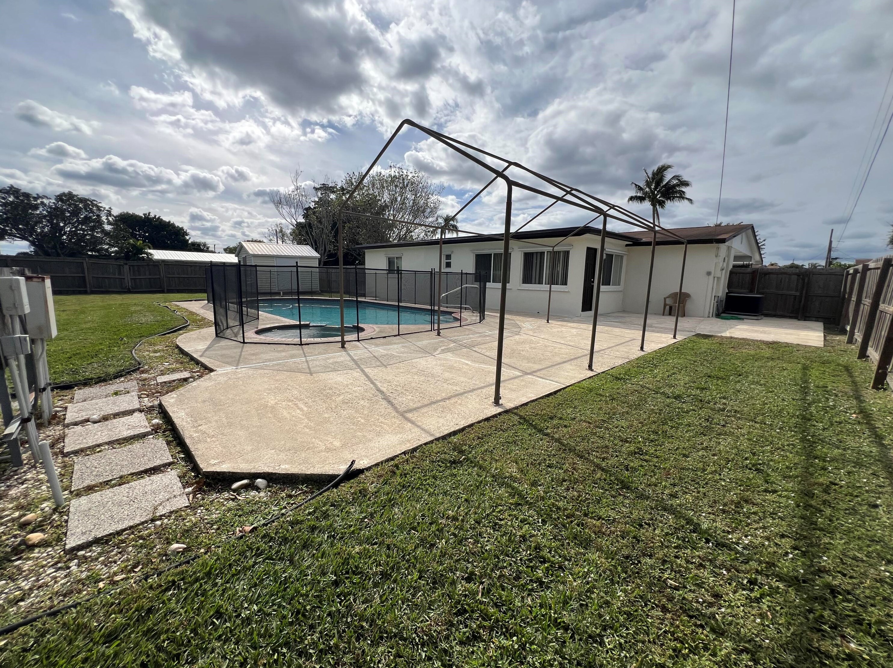 432 Gulfstream Rd, Lake Worth FL 33461-1511 exterior