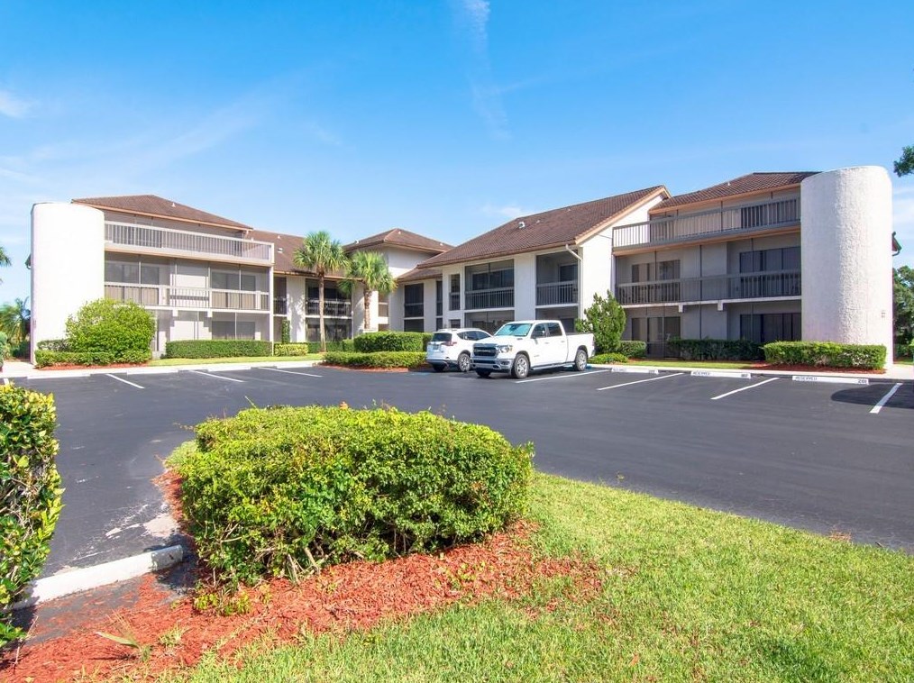 3200 Twin Lakes Terrace #202, Fort Pierce, FL 34951