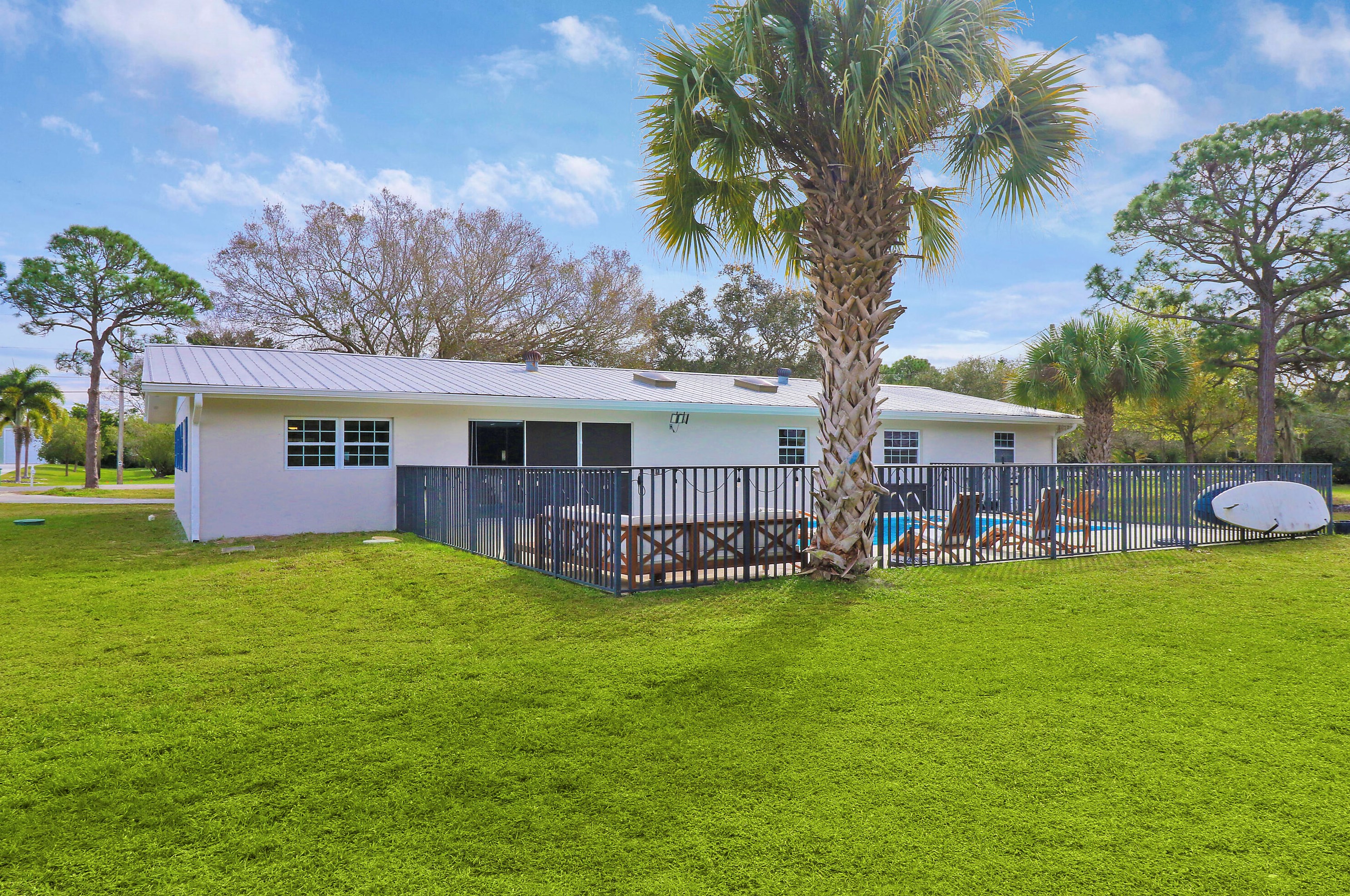 4909 Palmetto Dr, Fort Pierce FL  34982-7168 exterior