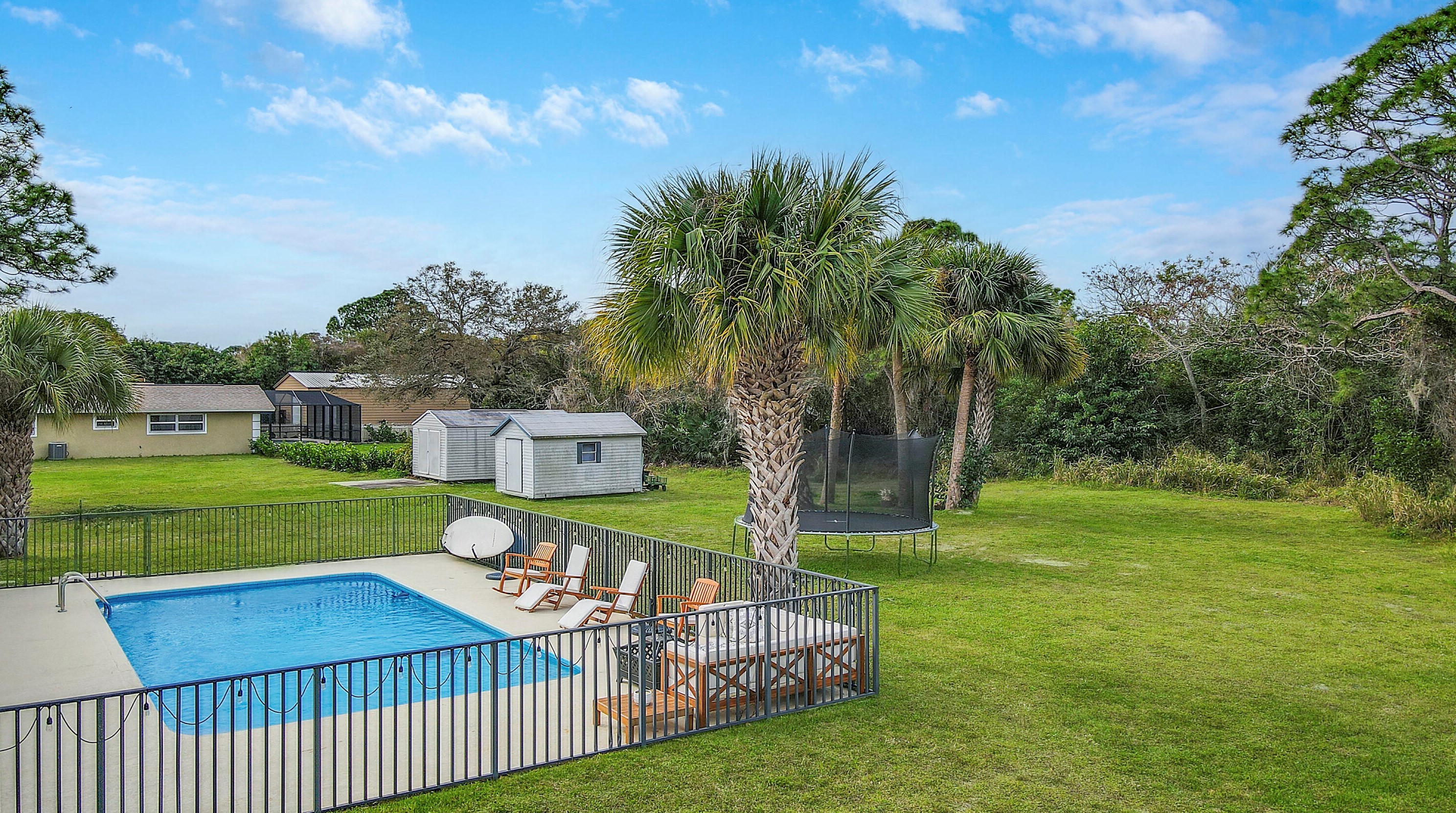 4909 Palmetto Dr, Fort Pierce FL  34982-7168 exterior