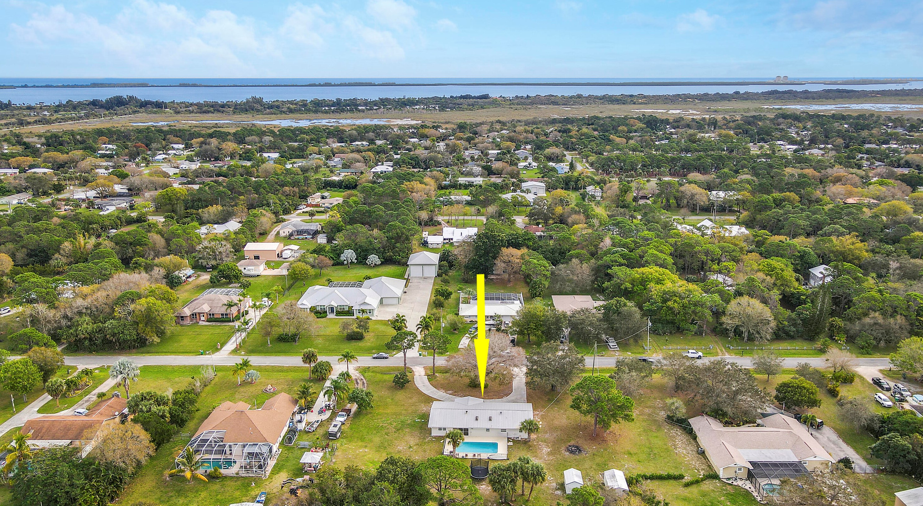 4909 Palmetto Dr, Fort Pierce FL  34982-7168 exterior