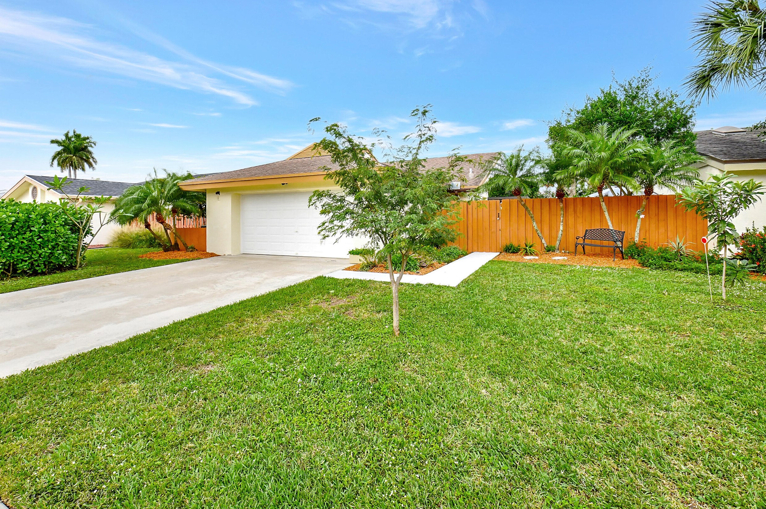 78 Baytree Cir, Boynton Beach, FL 33436-9164
