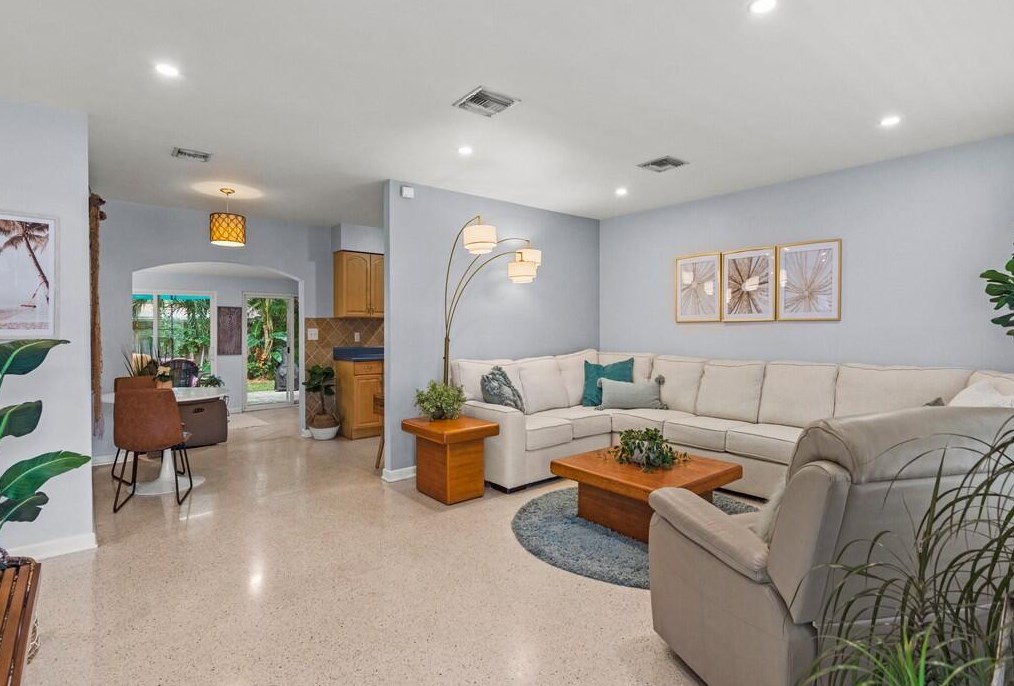 725 17th Ave, Vero Beach, FL 32962-1430