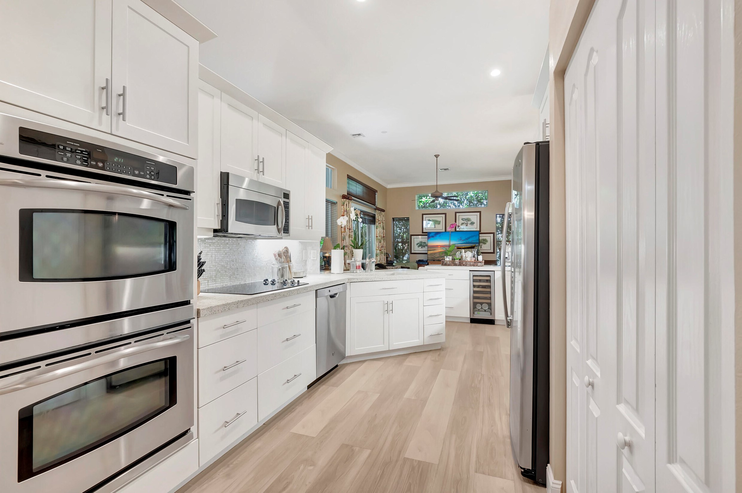 52 Lk Eden Dr, Boynton Beach FL 33435-8666 exterior