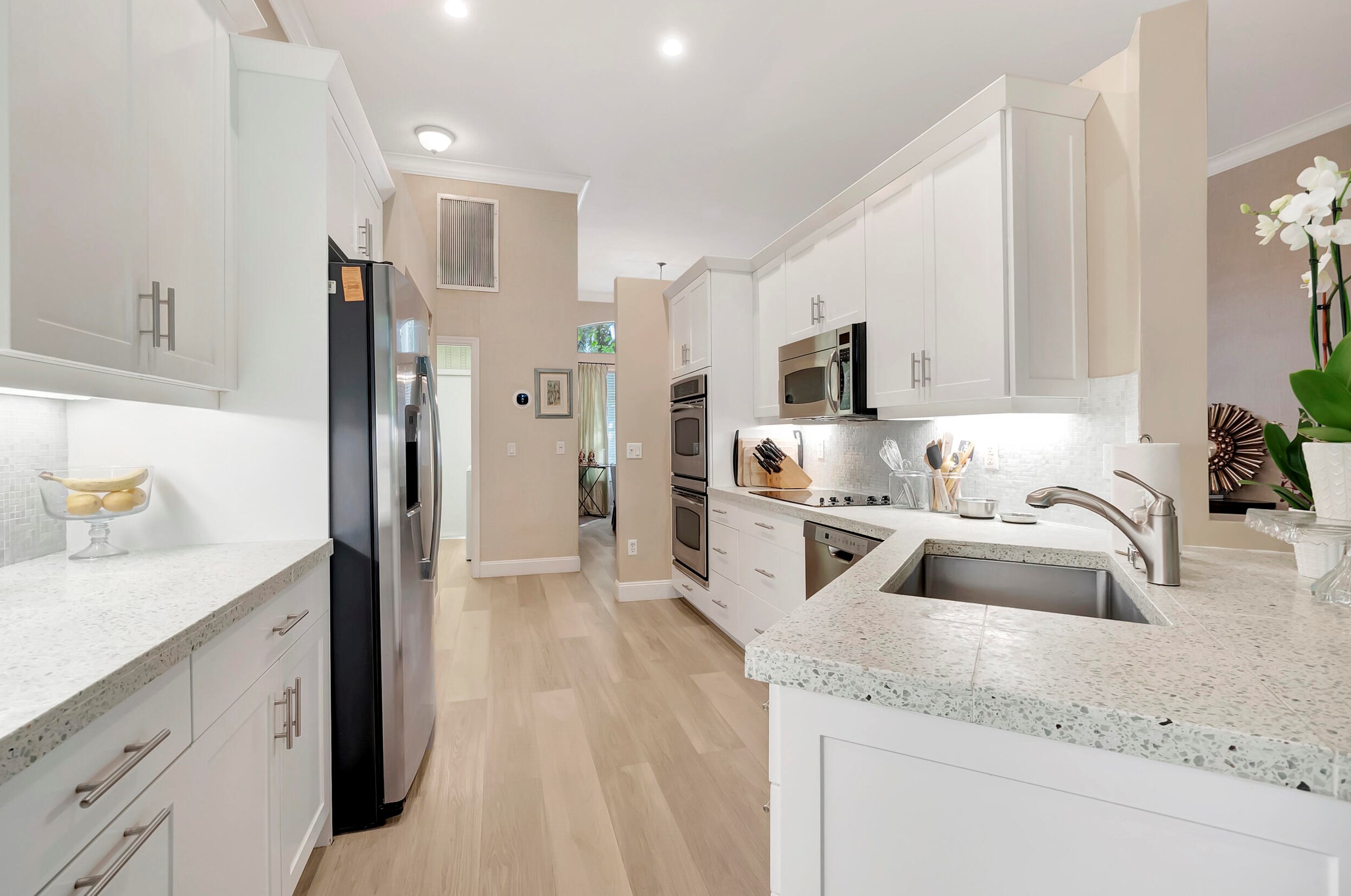 52 Lk Eden Dr, Boynton Beach FL 33435-8666 exterior