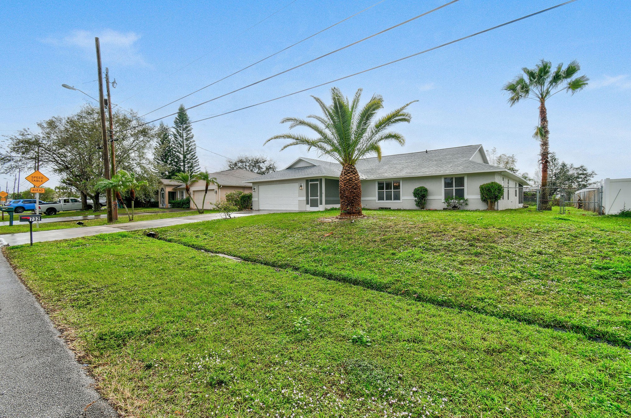 732 Dalton Cir, Fort Pierce FL  34953-5835 exterior