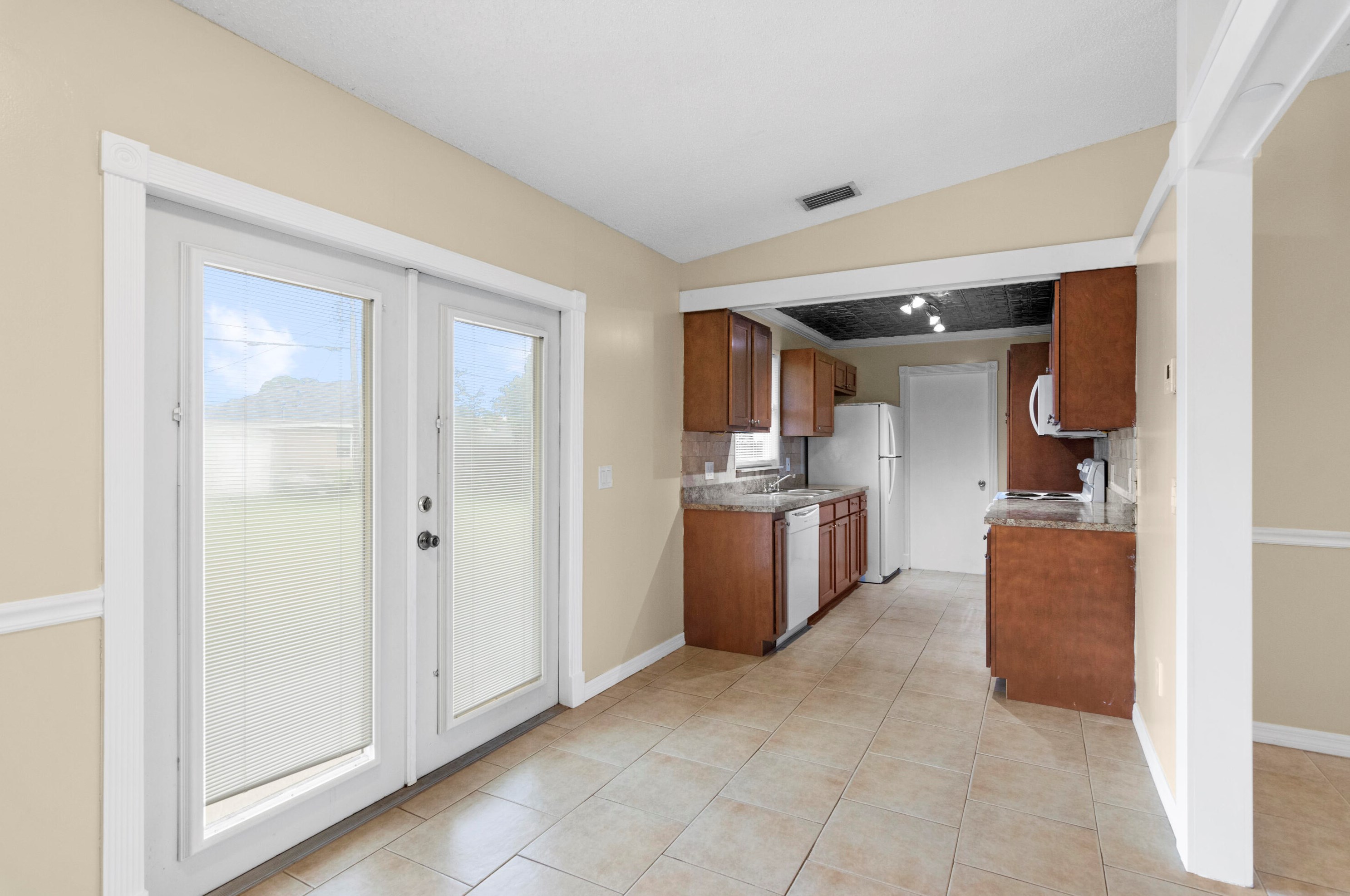 889 Commonwealth Rd, Fort Pierce FL  34953-2350 exterior