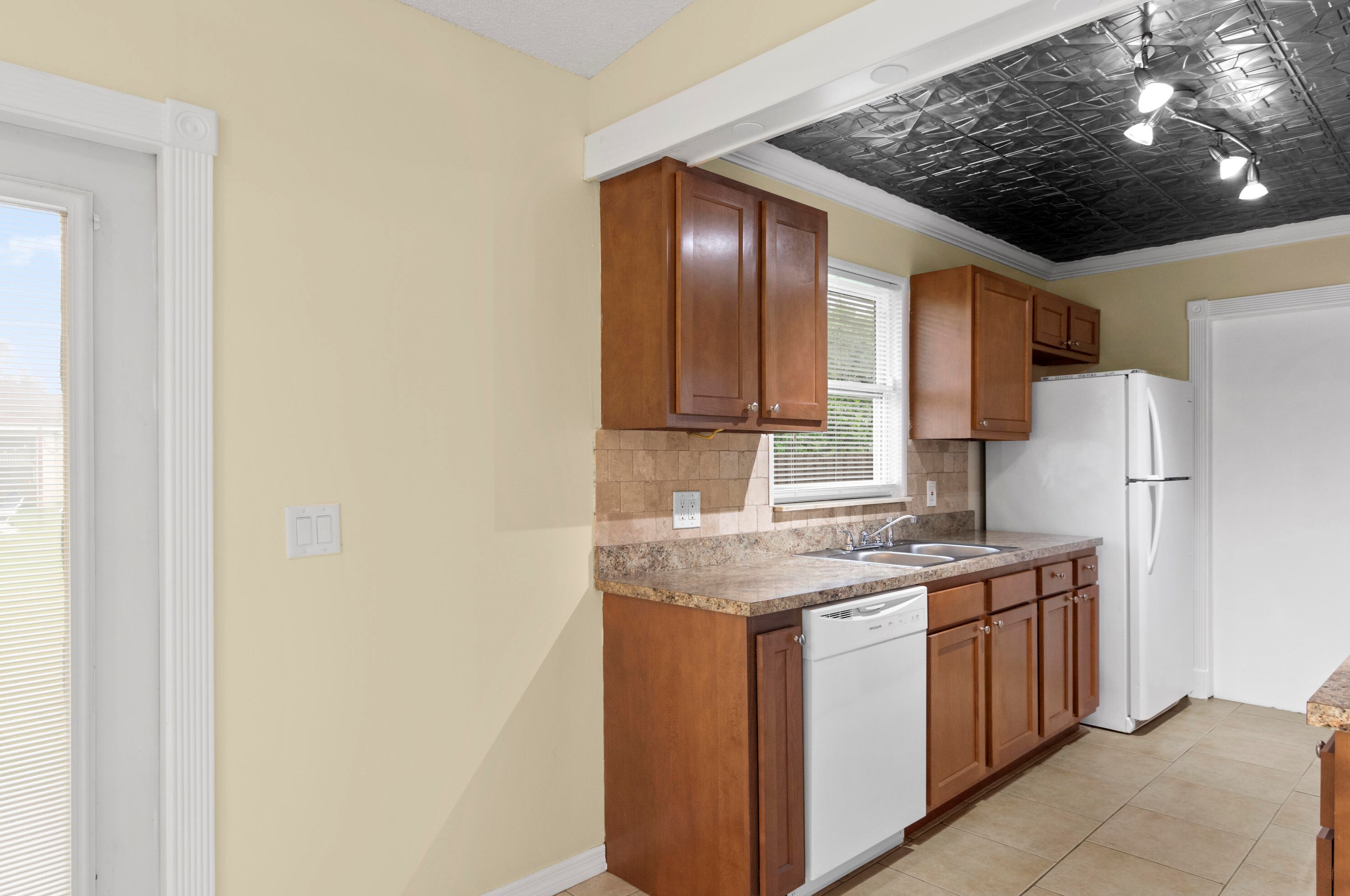 889 Commonwealth Rd, Fort Pierce FL  34953-2350 exterior