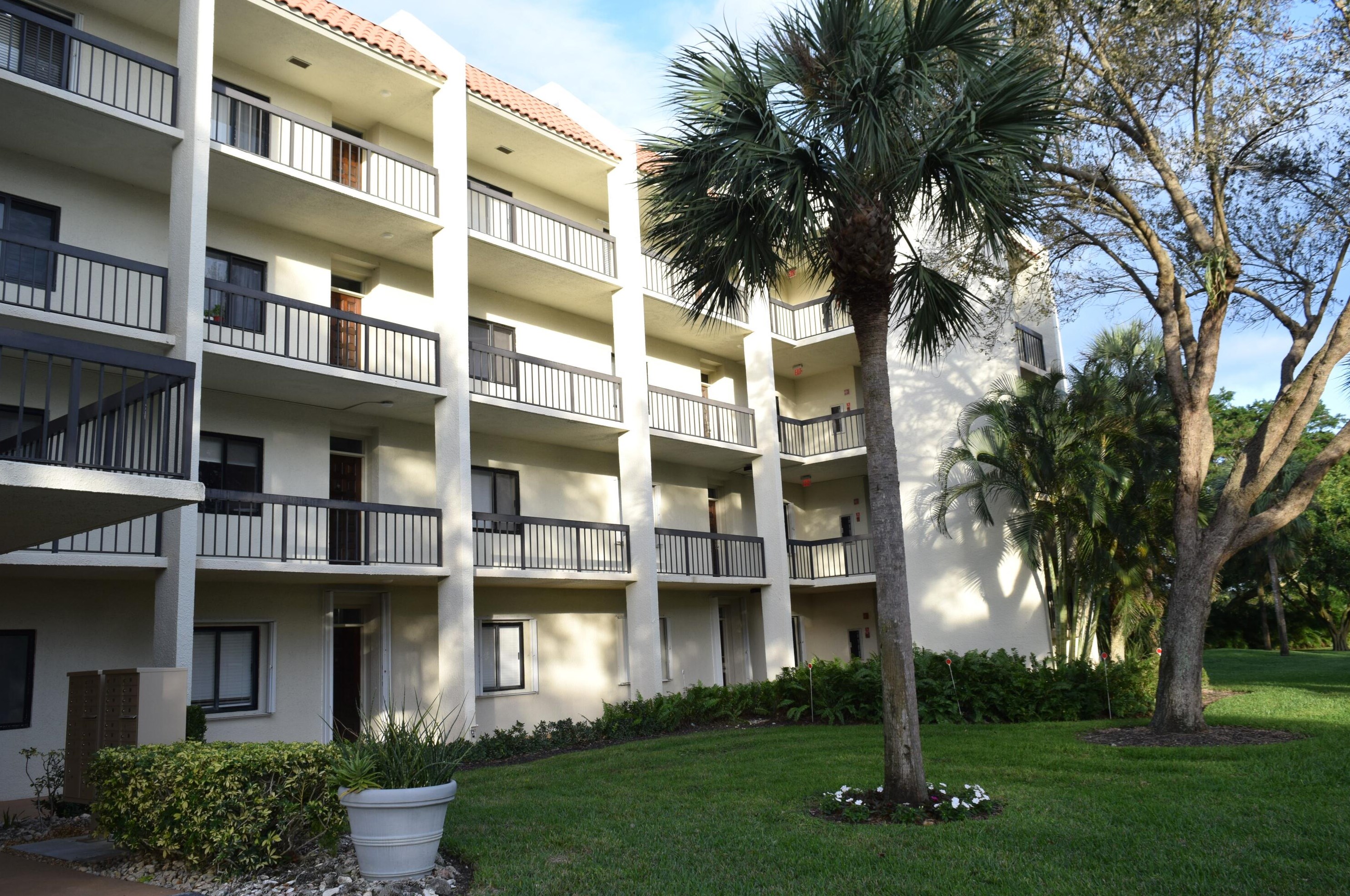 2500 Presidential Way #105, West Palm Beach, FL 33401