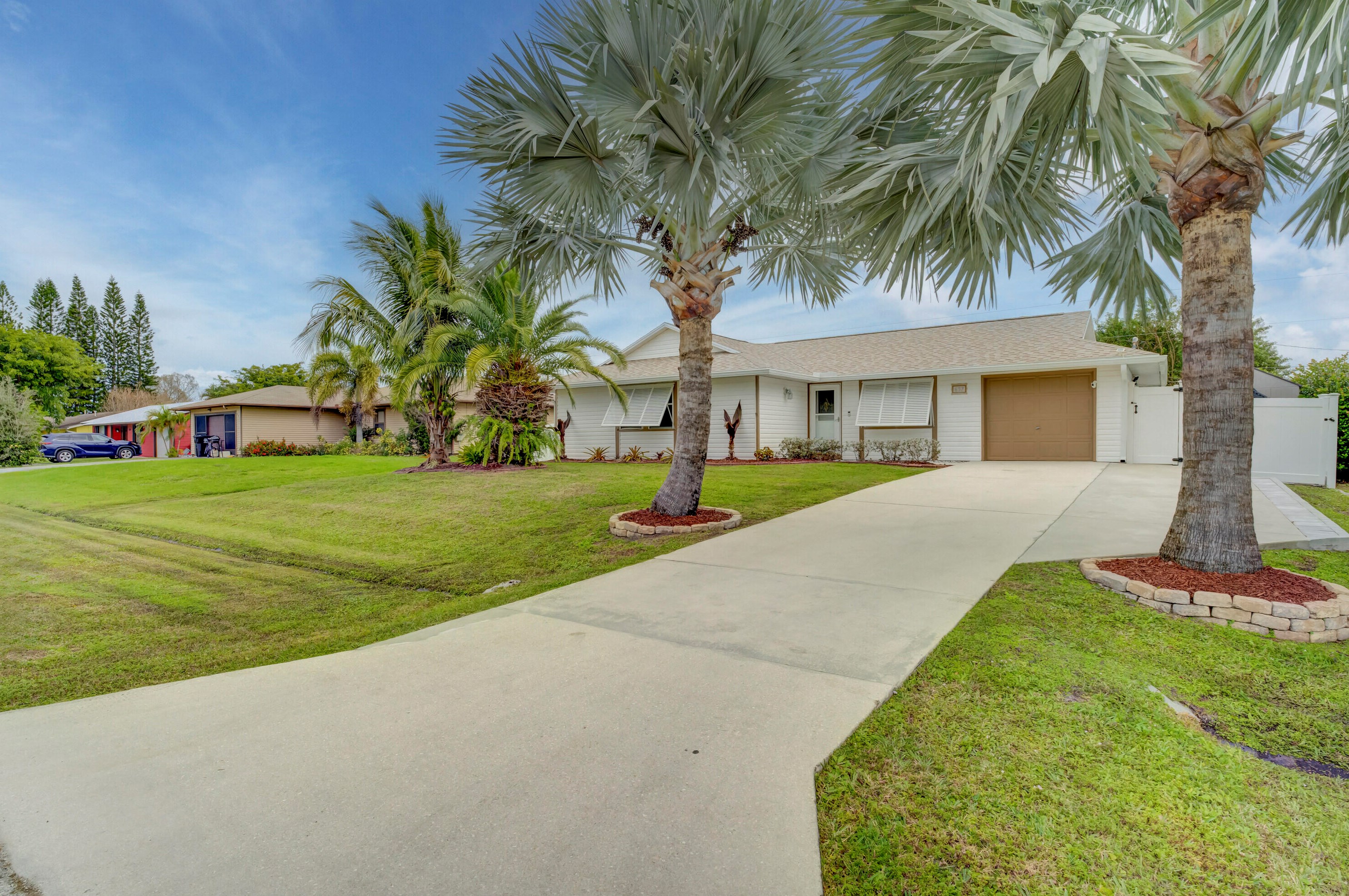 637 Granadeer St, Fort Pierce, FL 34983-8772