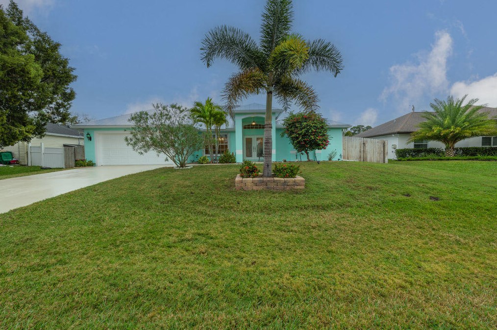 3353 Frankford St, Fort Pierce, FL 34953-4938