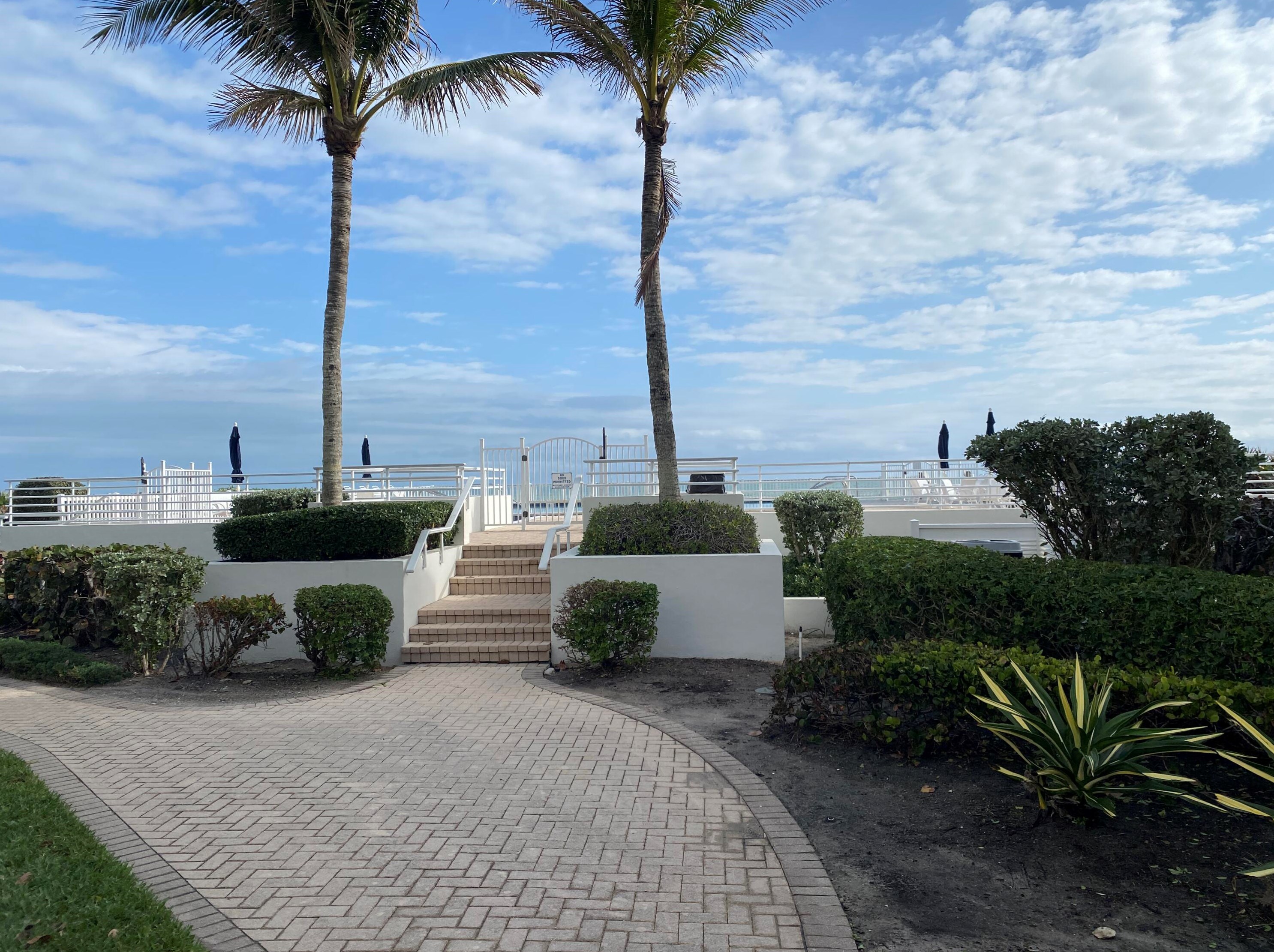 8427 Sabal Palm Ct, Vero Beach FL  32963-4296 exterior