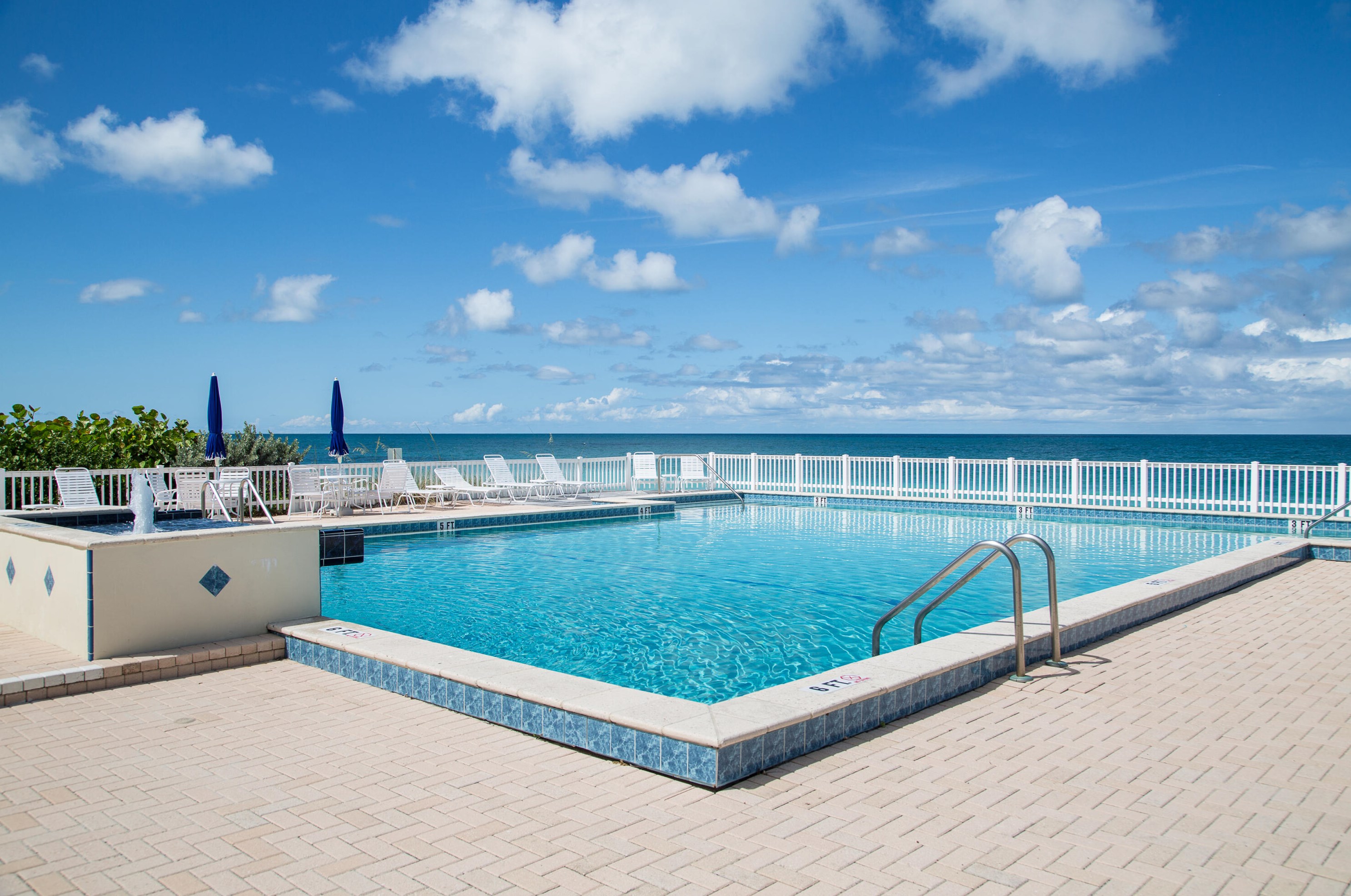 8427 Sabal Palm Ct, Vero Beach FL  32963-4296 exterior
