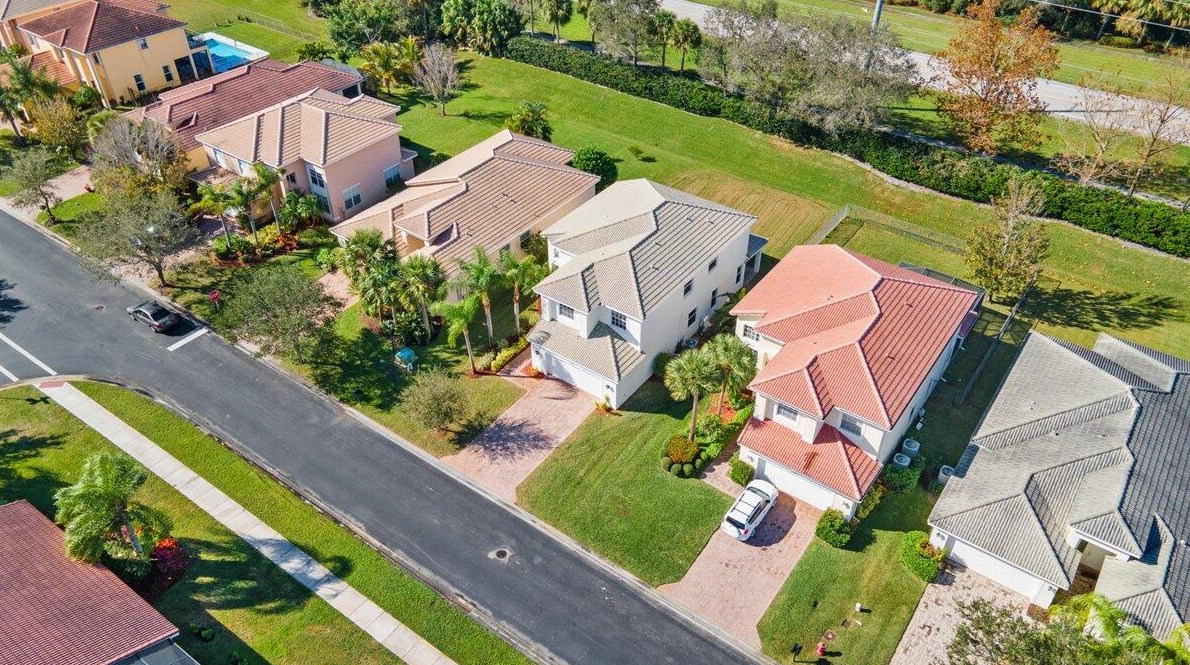 1871 Grey Falcon Cir, Vero Beach, FL 32962-8611