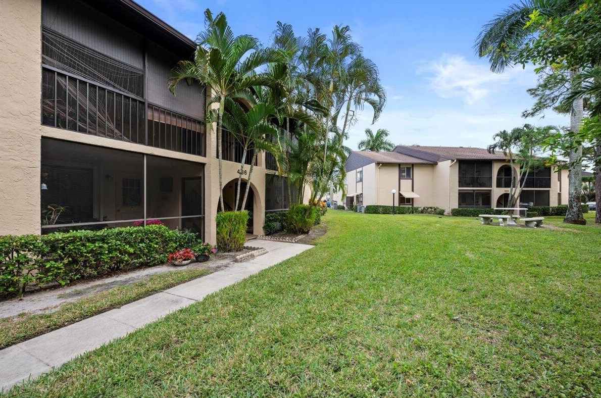 436 Pine Glen Ln, Lake Worth FL  33463-8534 exterior