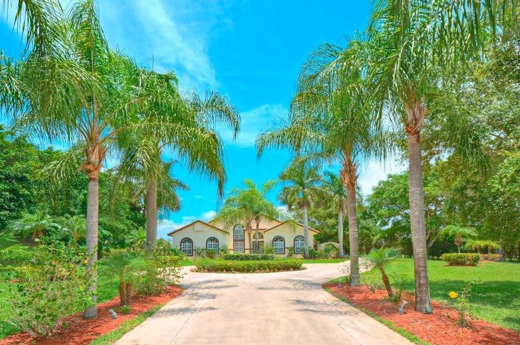8443 Sawpine Rd, Delray Beach, FL 33446