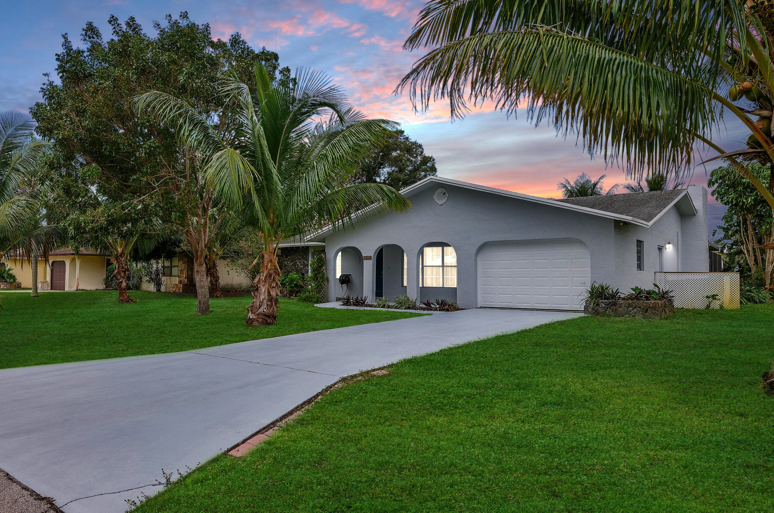 1562 Croquet St, Fort Pierce, FL 34983-4048
