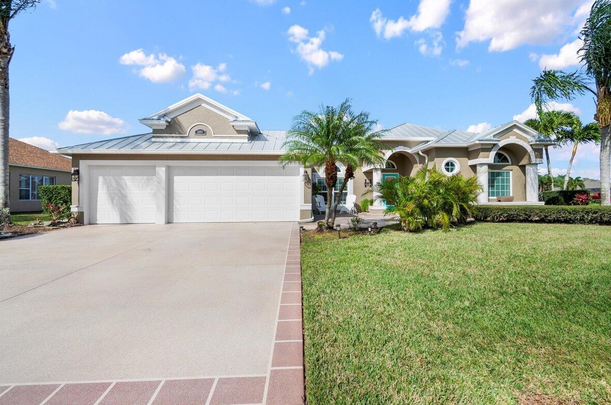2604 Palm Lakes Ave, Fort Pierce, FL 34981-5040