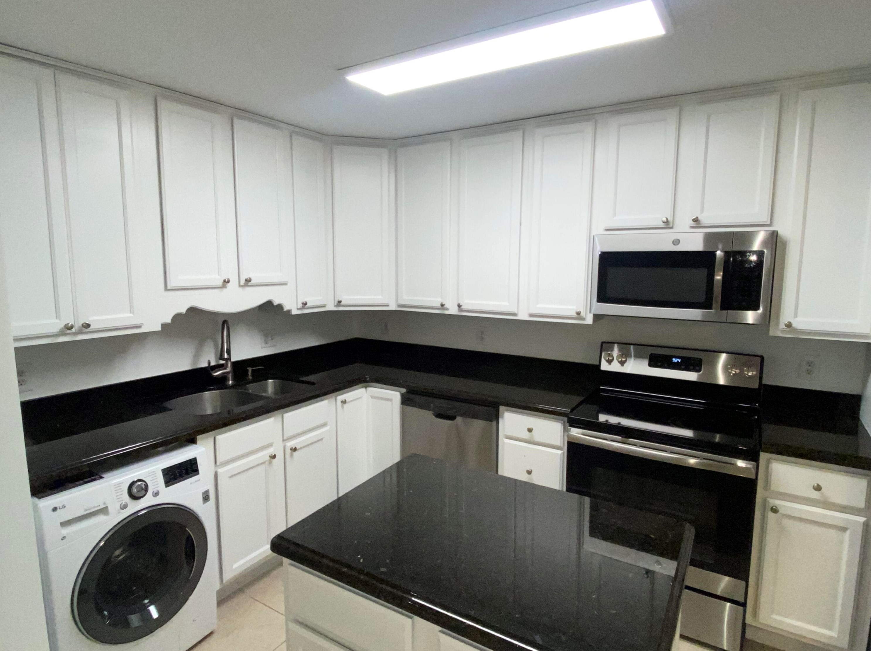 102 N Lakeside Dr #3, Lake Worth, FL 33460
