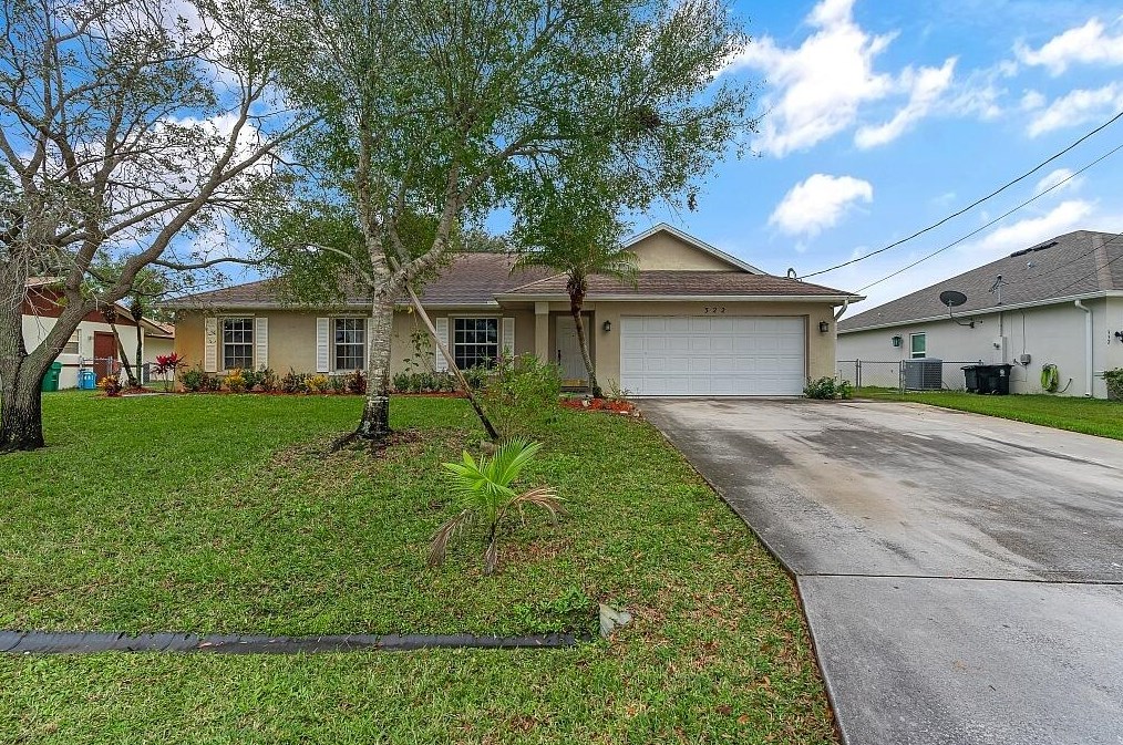 322 Carter Ave, Fort Pierce FL  34983-3006 exterior