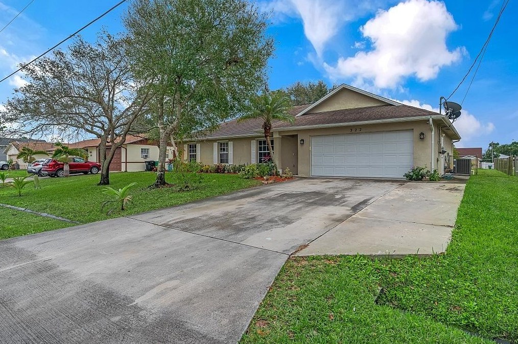 322 Carter Ave, Fort Pierce FL  34983-3006 exterior