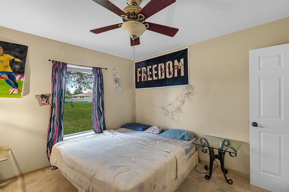 322 Carter Ave, Fort Pierce FL  34983-3006 exterior