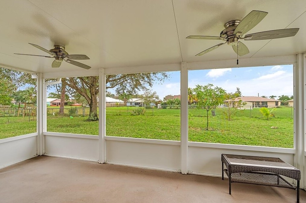 322 Carter Ave, Fort Pierce FL  34983-3006 exterior