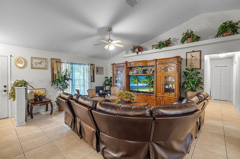 322 Carter Ave, Fort Pierce FL  34983-3006 exterior