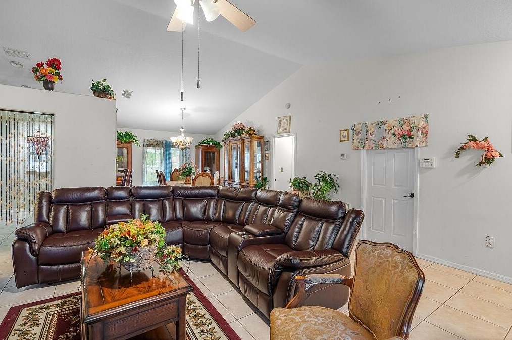 322 Carter Ave, Fort Pierce FL  34983-3006 exterior