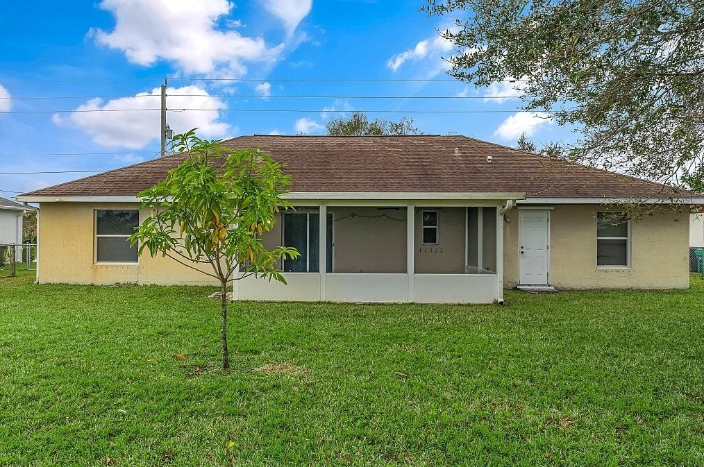 322 Carter Ave, Fort Pierce FL  34983-3006 exterior