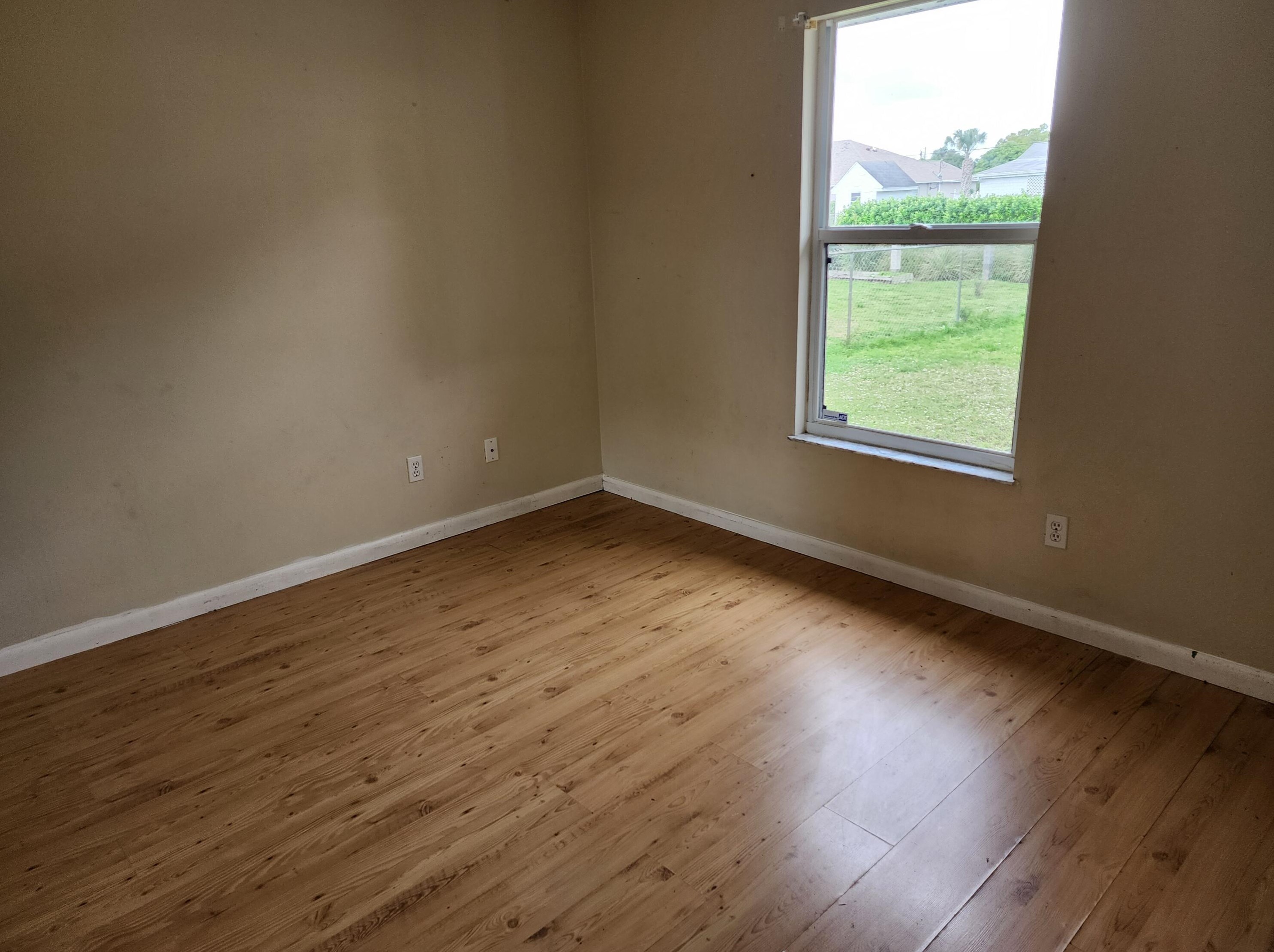 1045 Coleman Ave, Fort Pierce FL  34953-1856 exterior