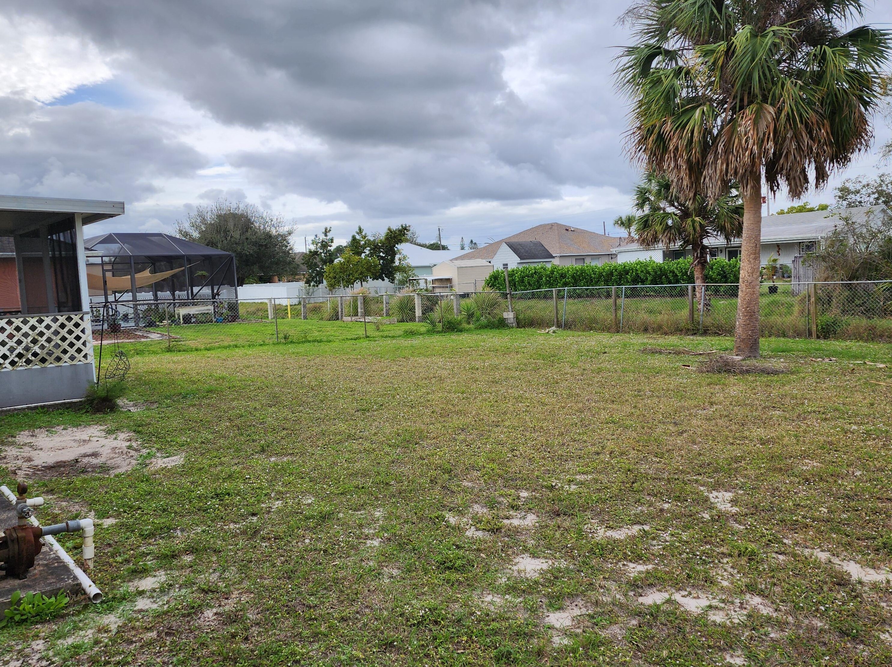 1045 Coleman Ave, Fort Pierce FL  34953-1856 exterior