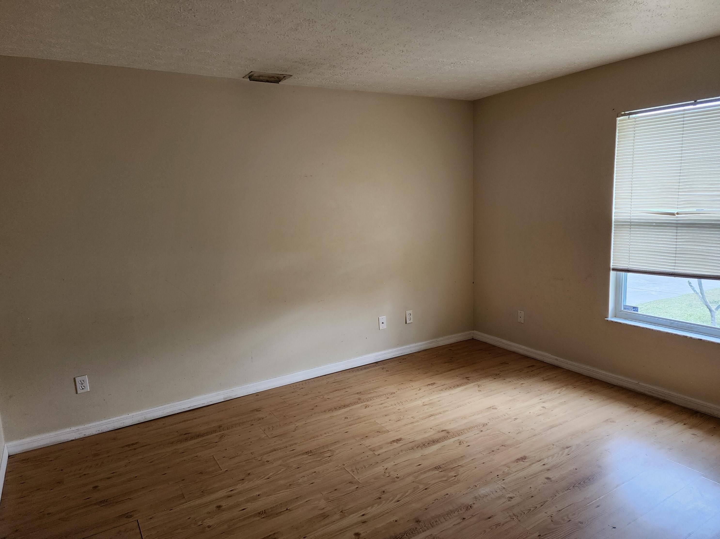 1045 Coleman Ave, Fort Pierce FL  34953-1856 exterior